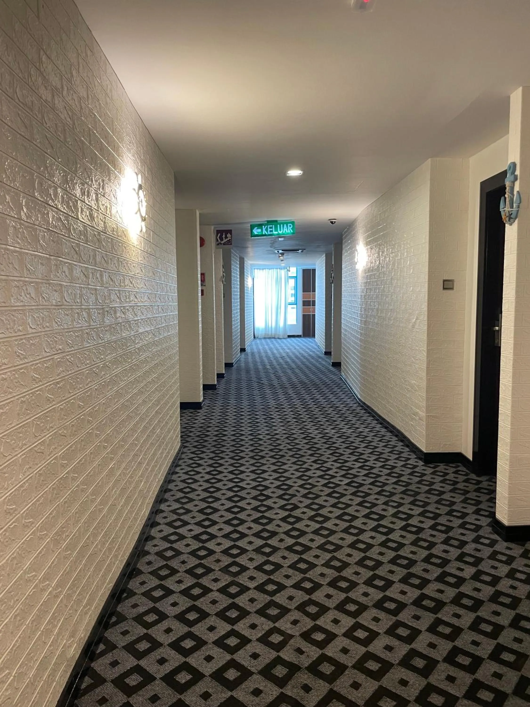 Decorative detail in New World Express Motel