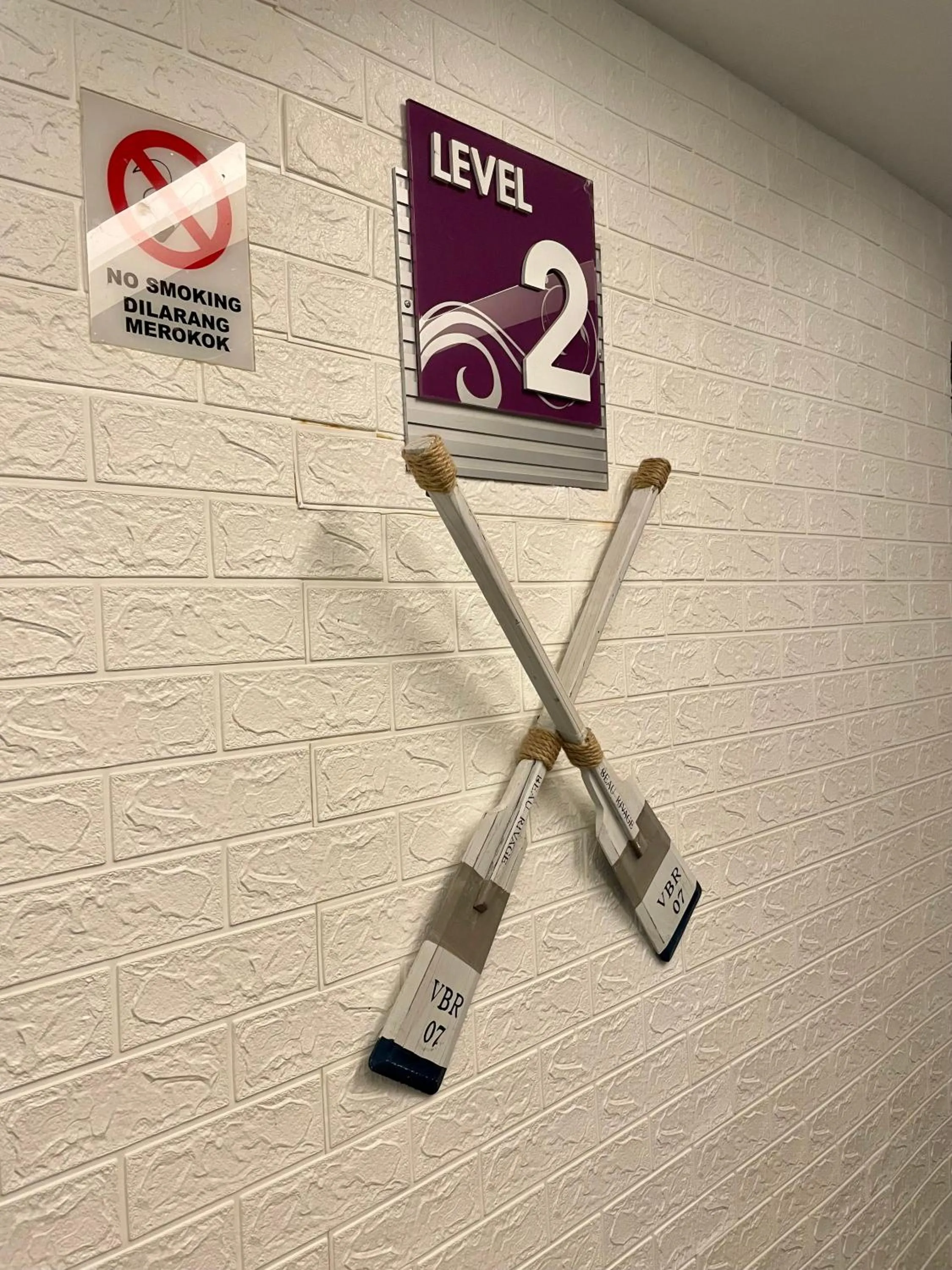 Decorative detail in New World Express Motel