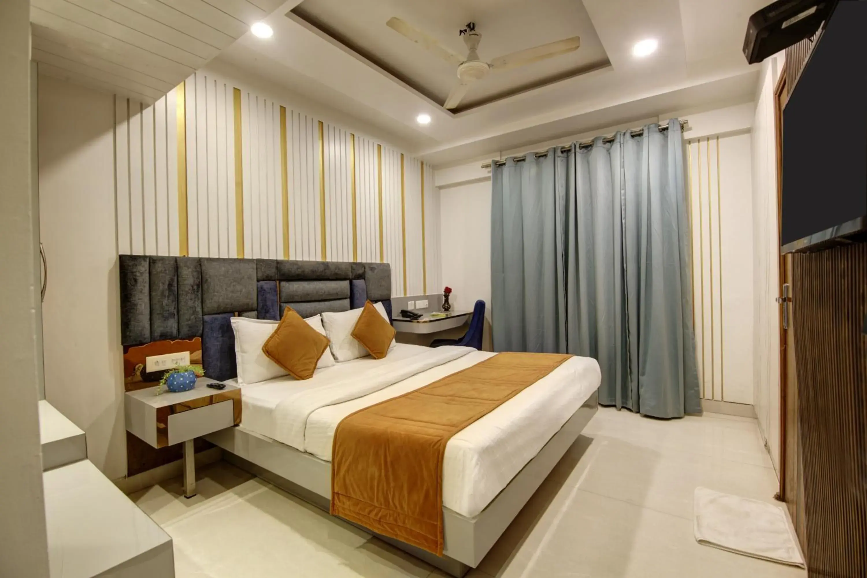 Deluxe Double or Twin Room in The Shanti Plaza - Traveler's choice awarded 2025 Deluxe Double or Twin Room in The Shanti Plaza - Traveler's choice awarded 2025