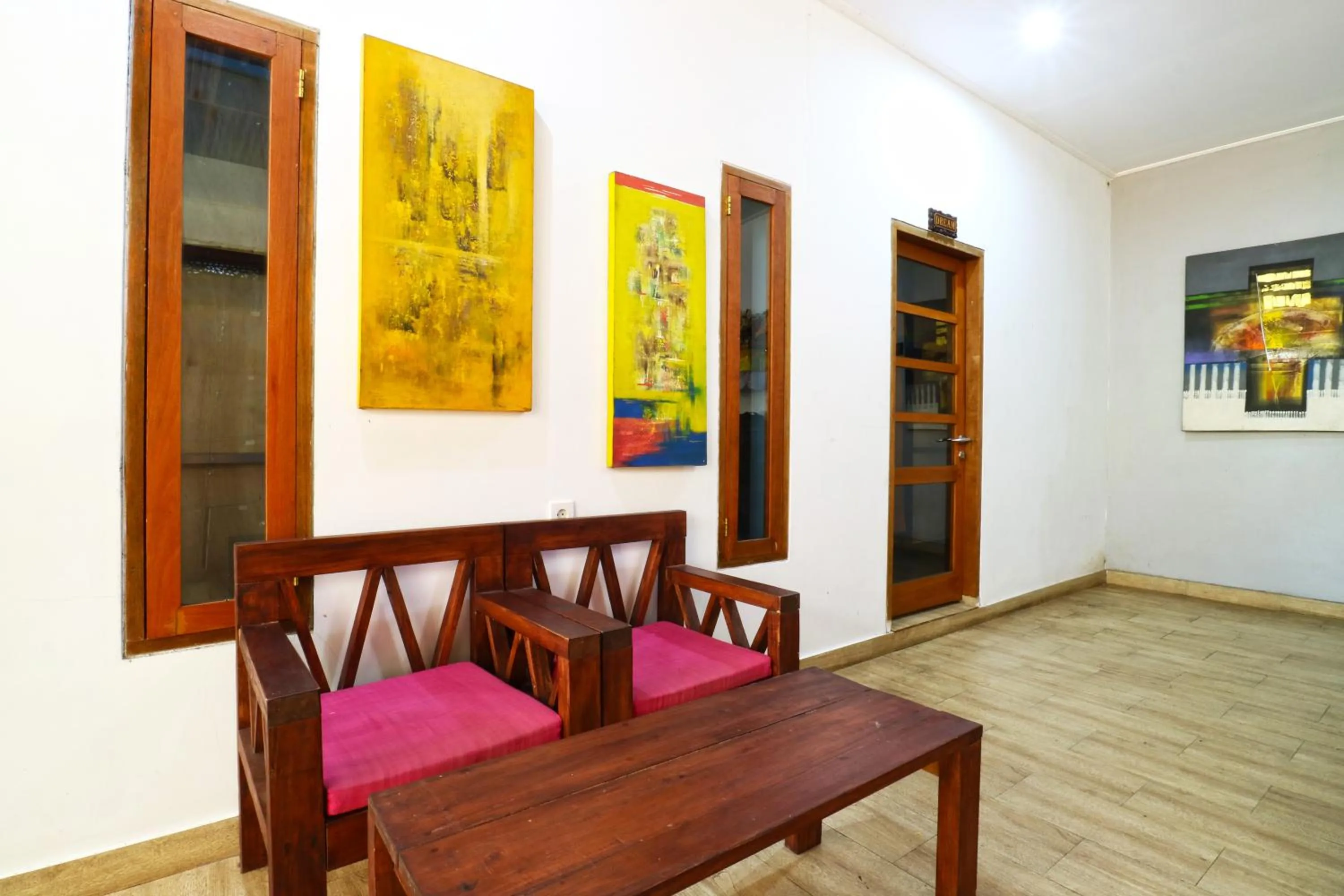 Communal lounge/ TV room in New Ubud Hostel