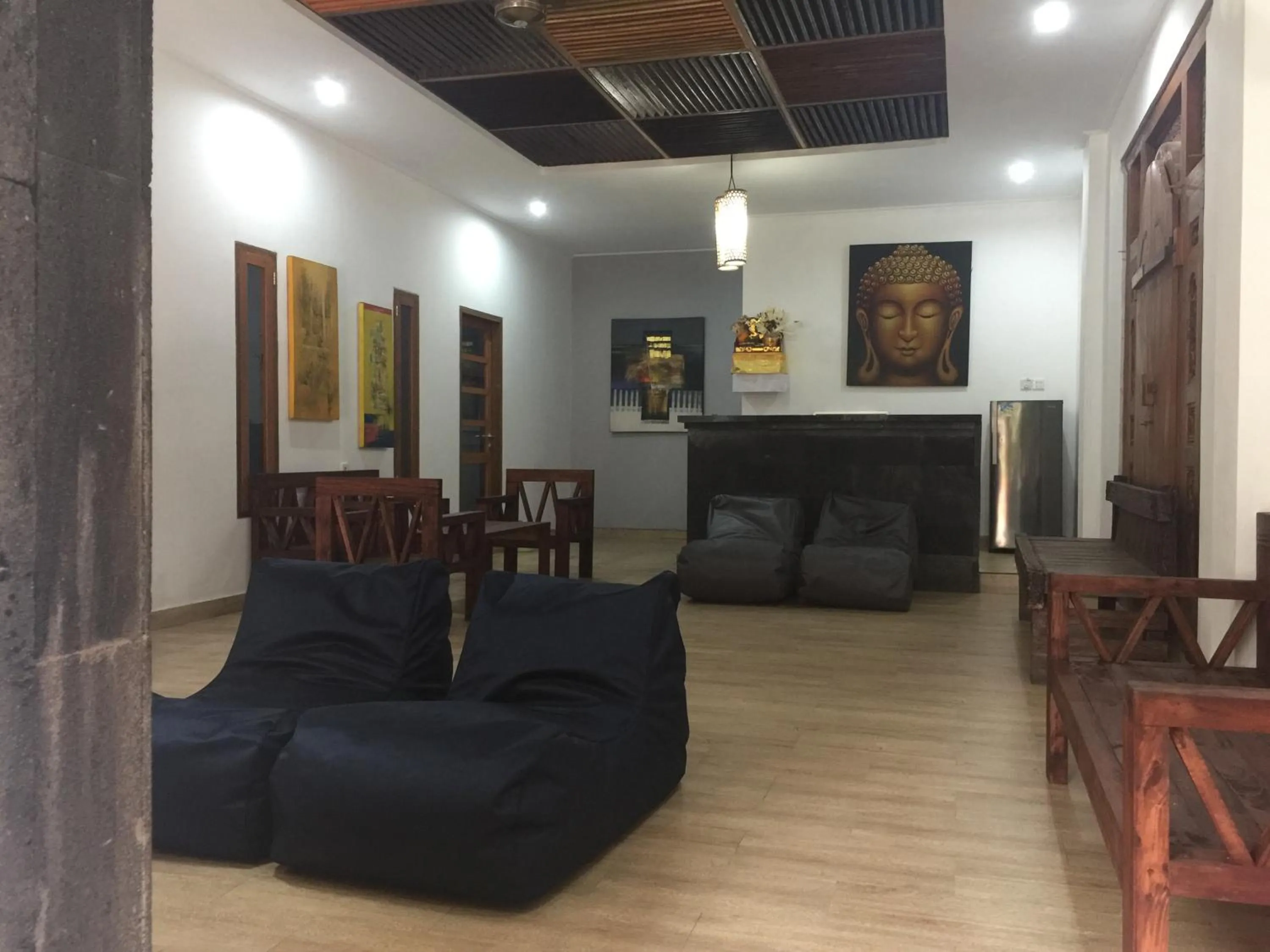 Communal lounge/ TV room in New Ubud Hostel