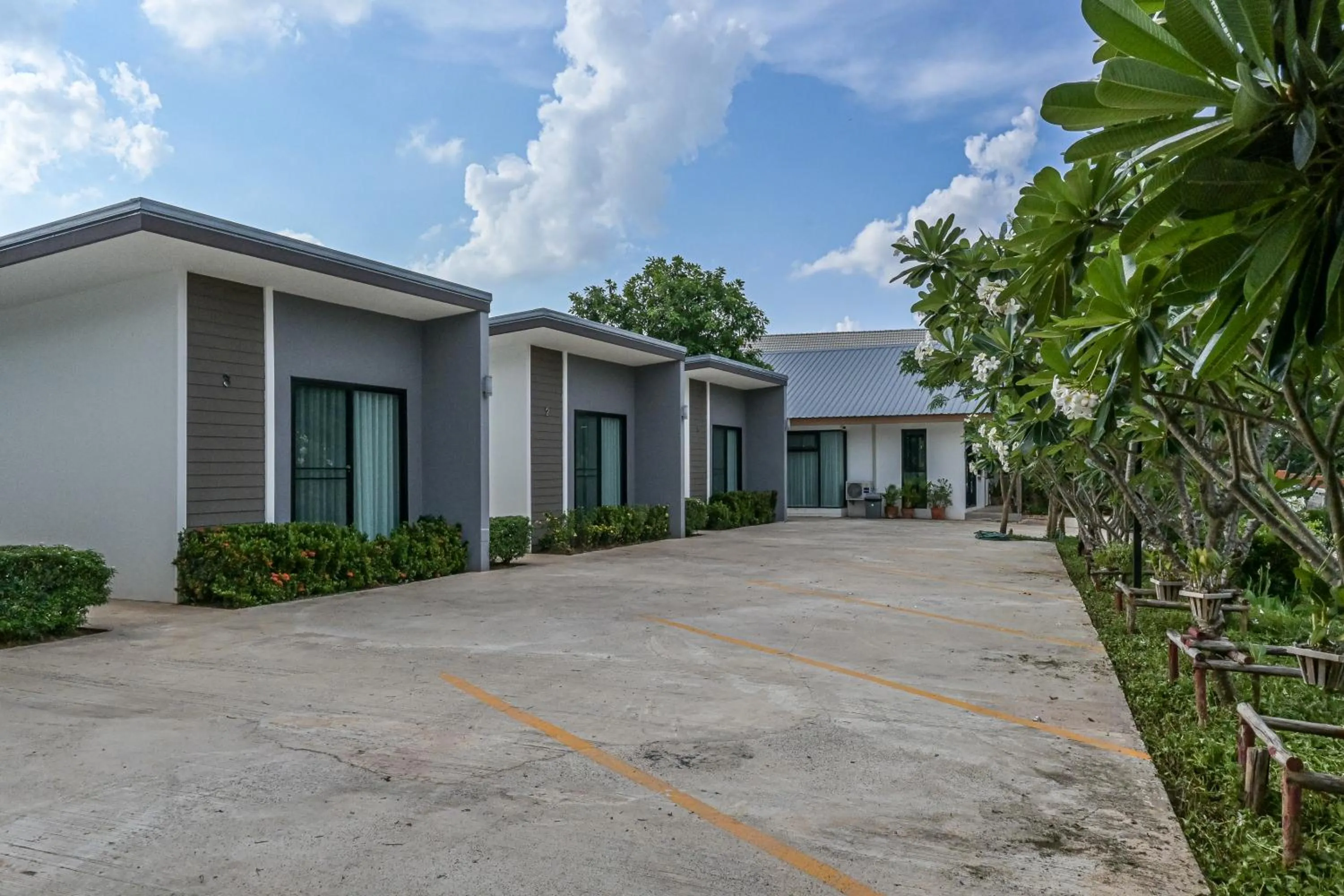 Property building in Baan Kieng Tawan