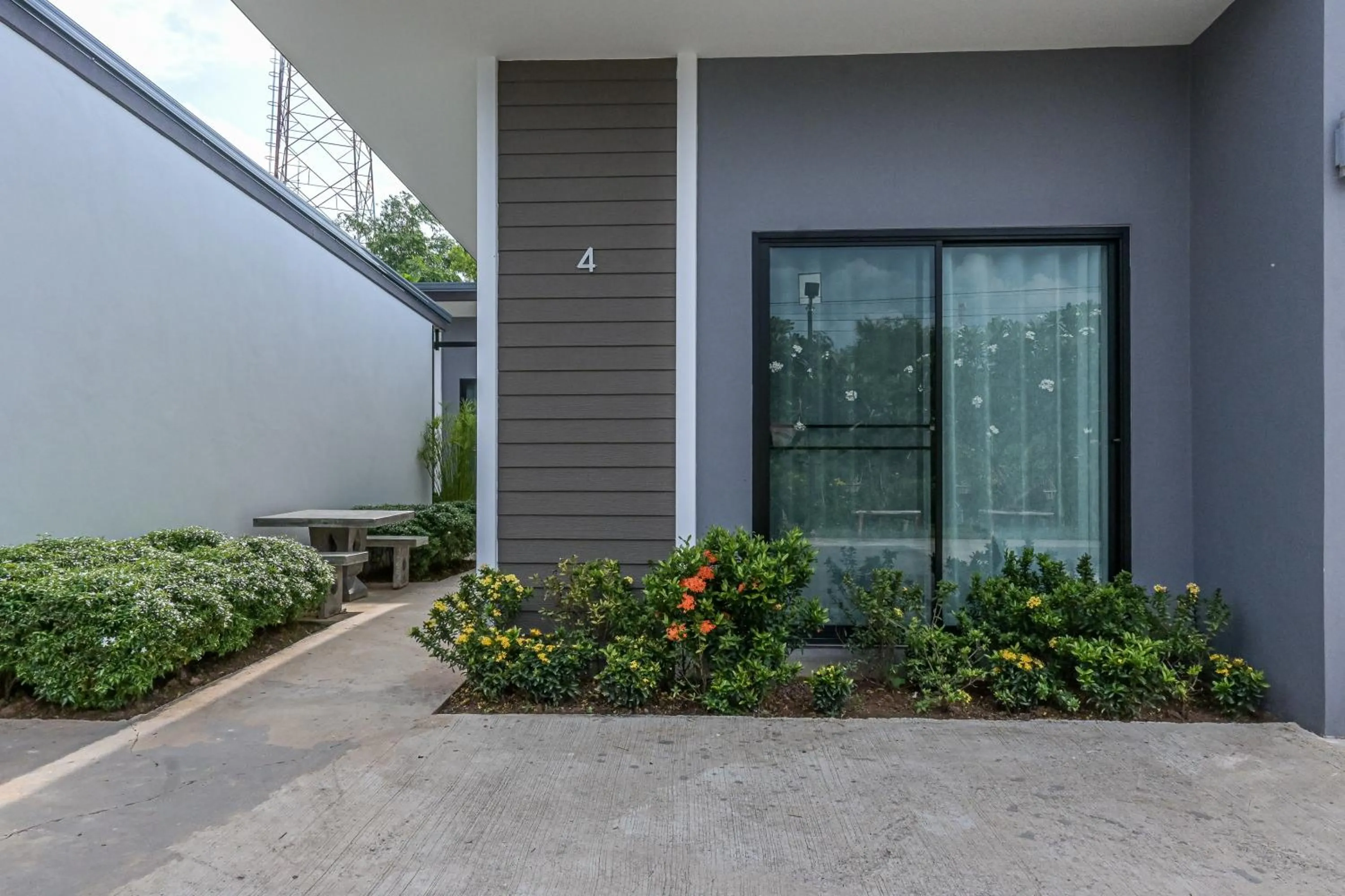 Property building in Baan Kieng Tawan