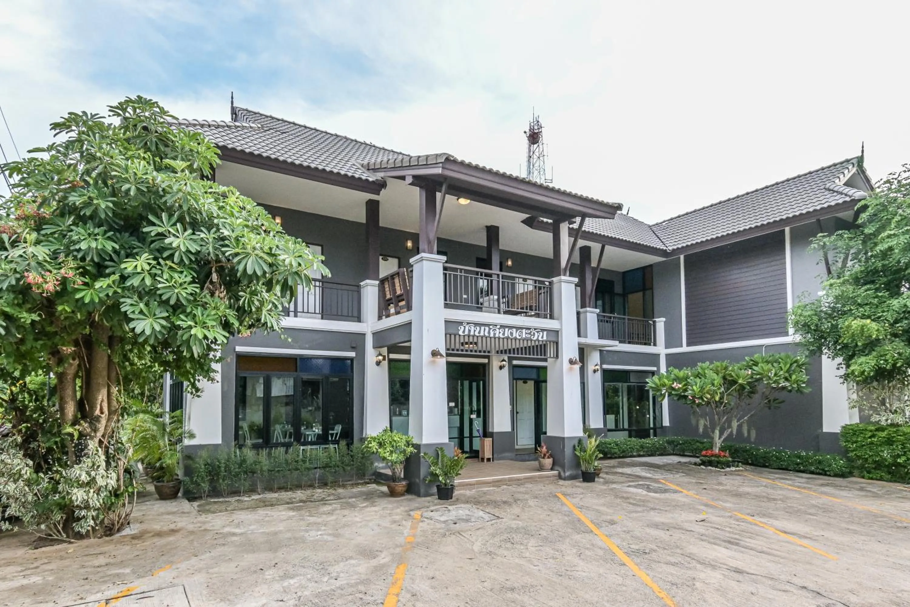 Property building in Baan Kieng Tawan