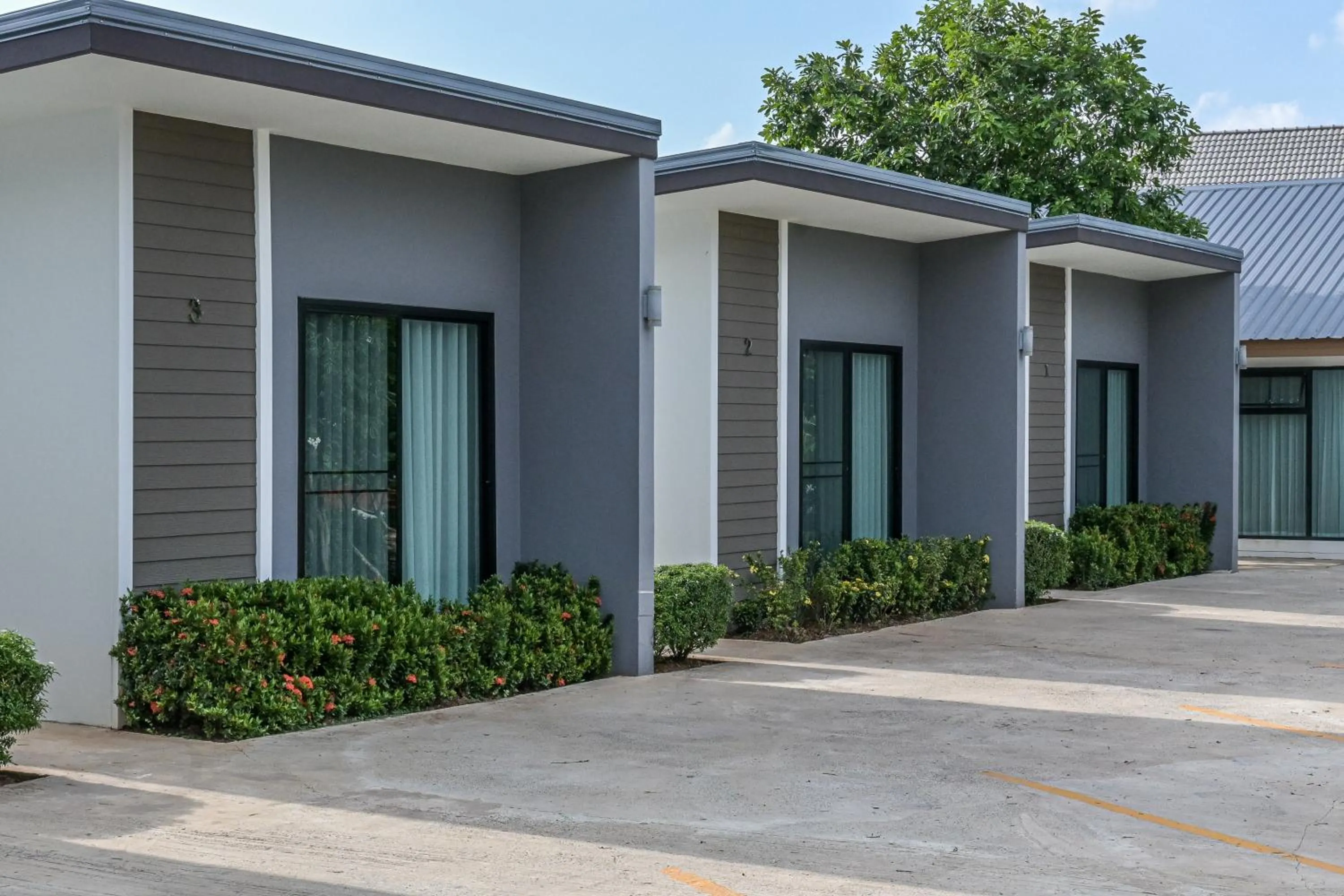 Property building in Baan Kieng Tawan