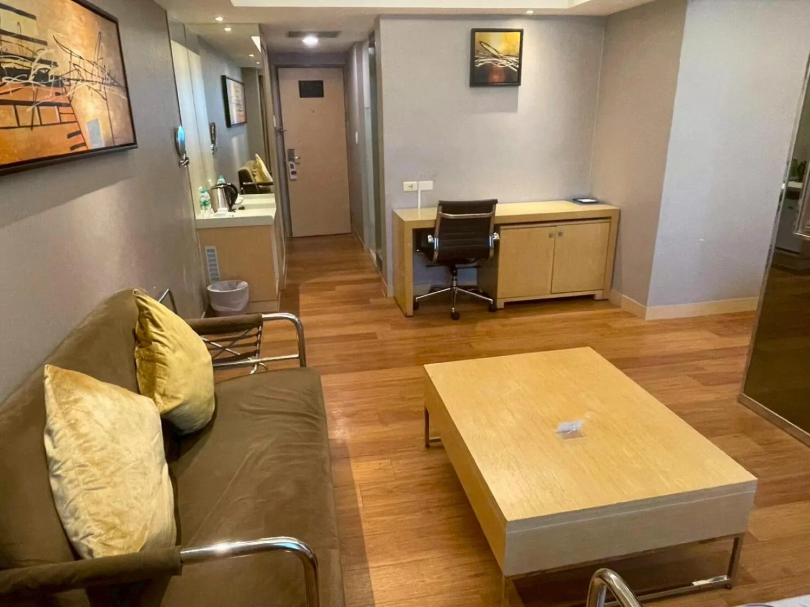 Photo of the whole room in Delton Hotel