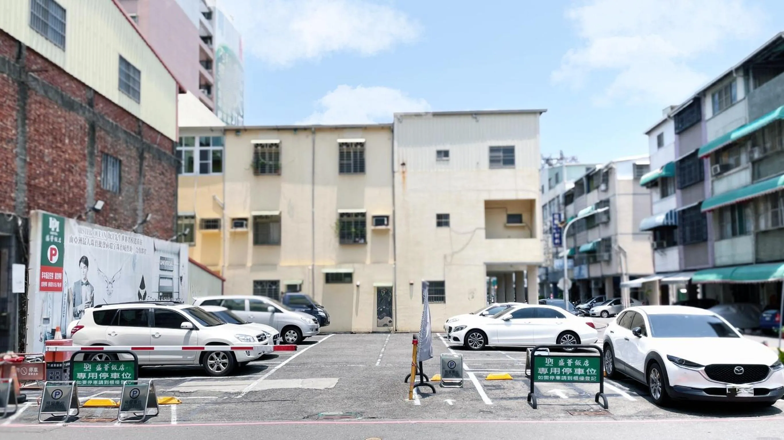 Parking in Delton Hotel