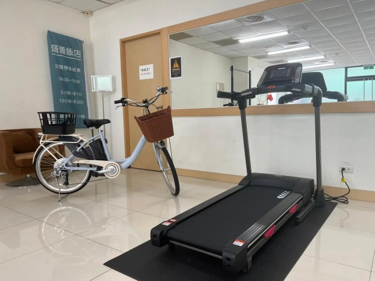 Fitness centre/facilities in Delton Hotel