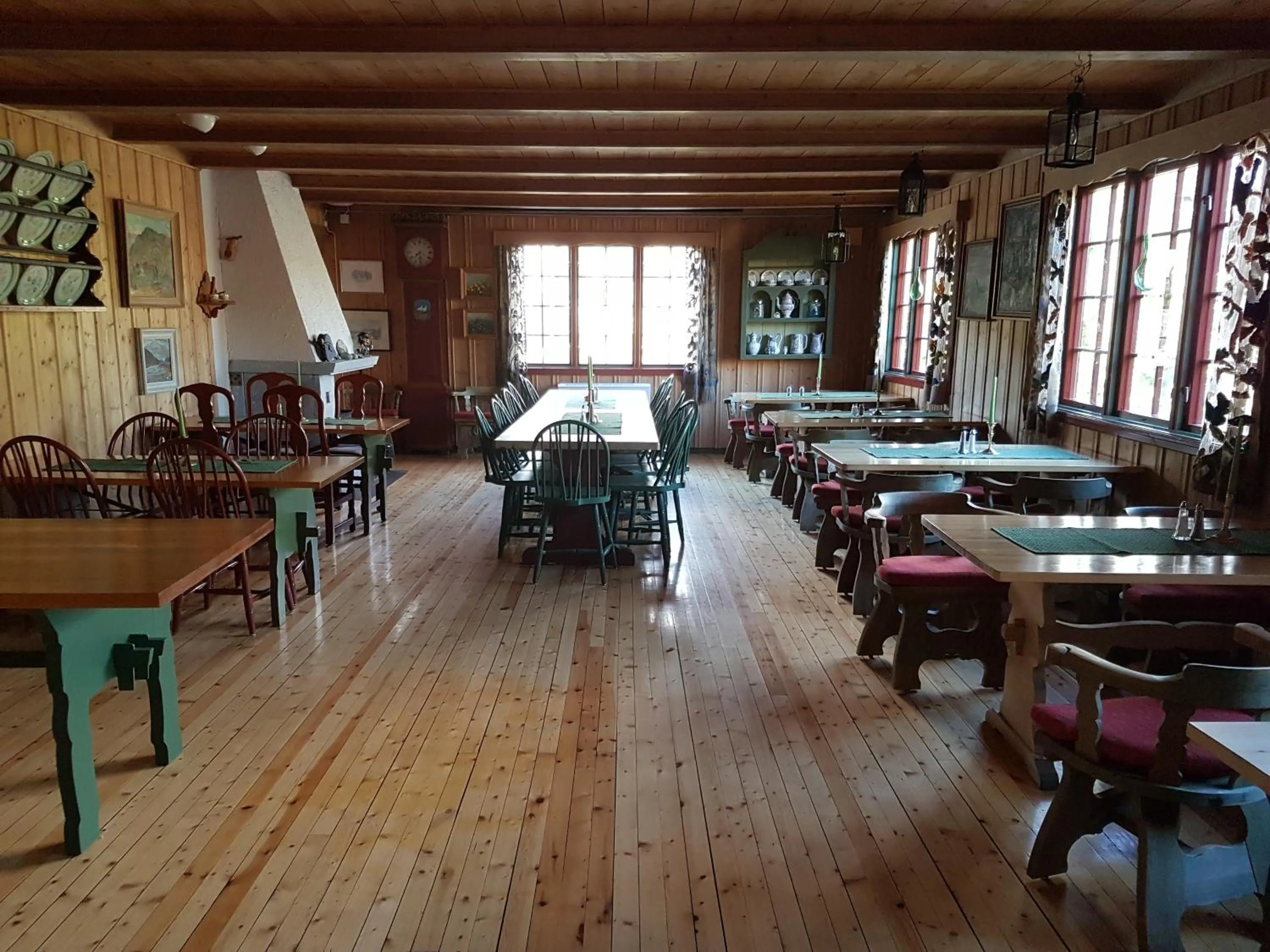 Restaurant/places to eat in Dovregubbens Hall