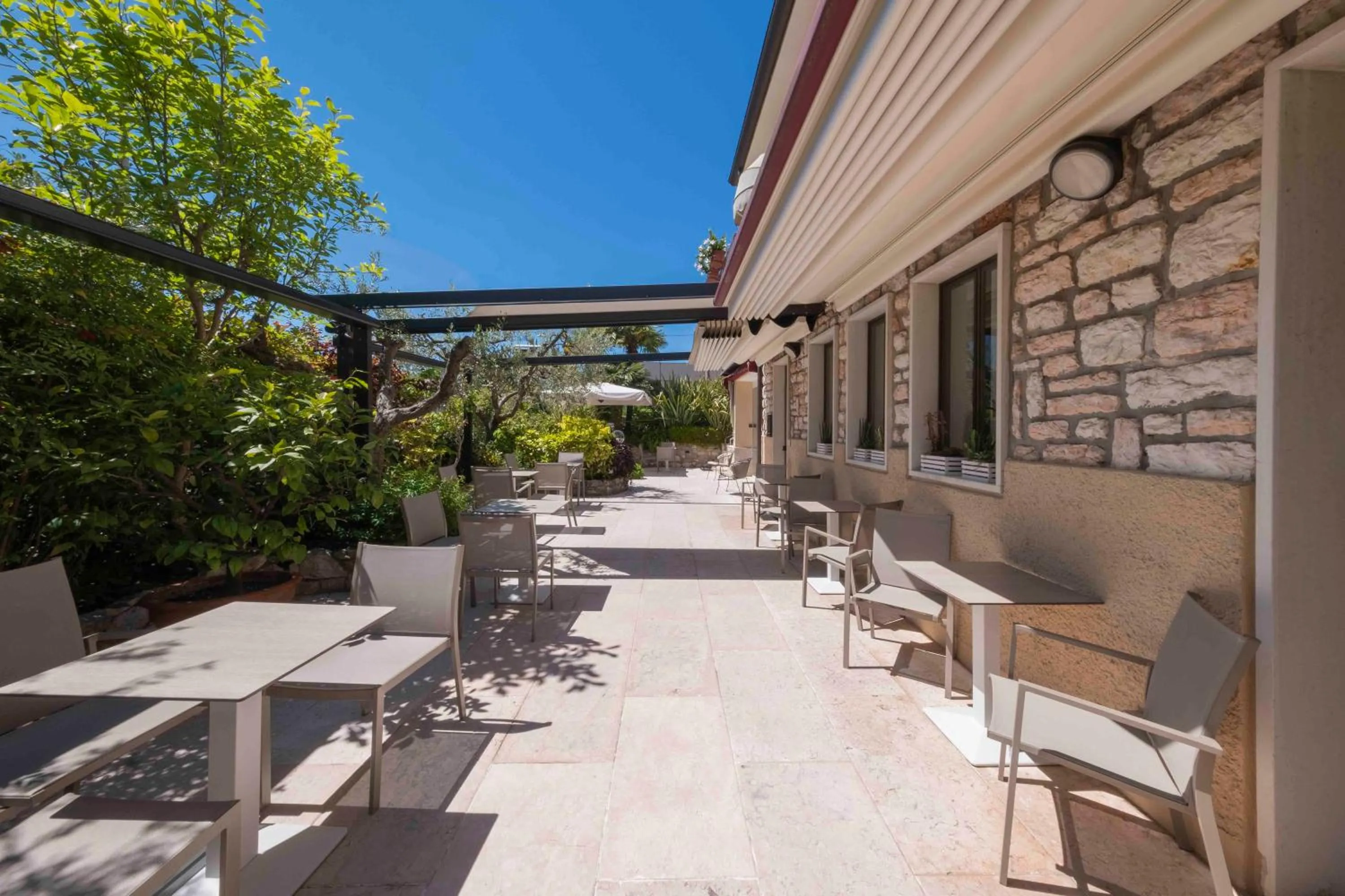 Property building in Hotel Al Sole Bardolino