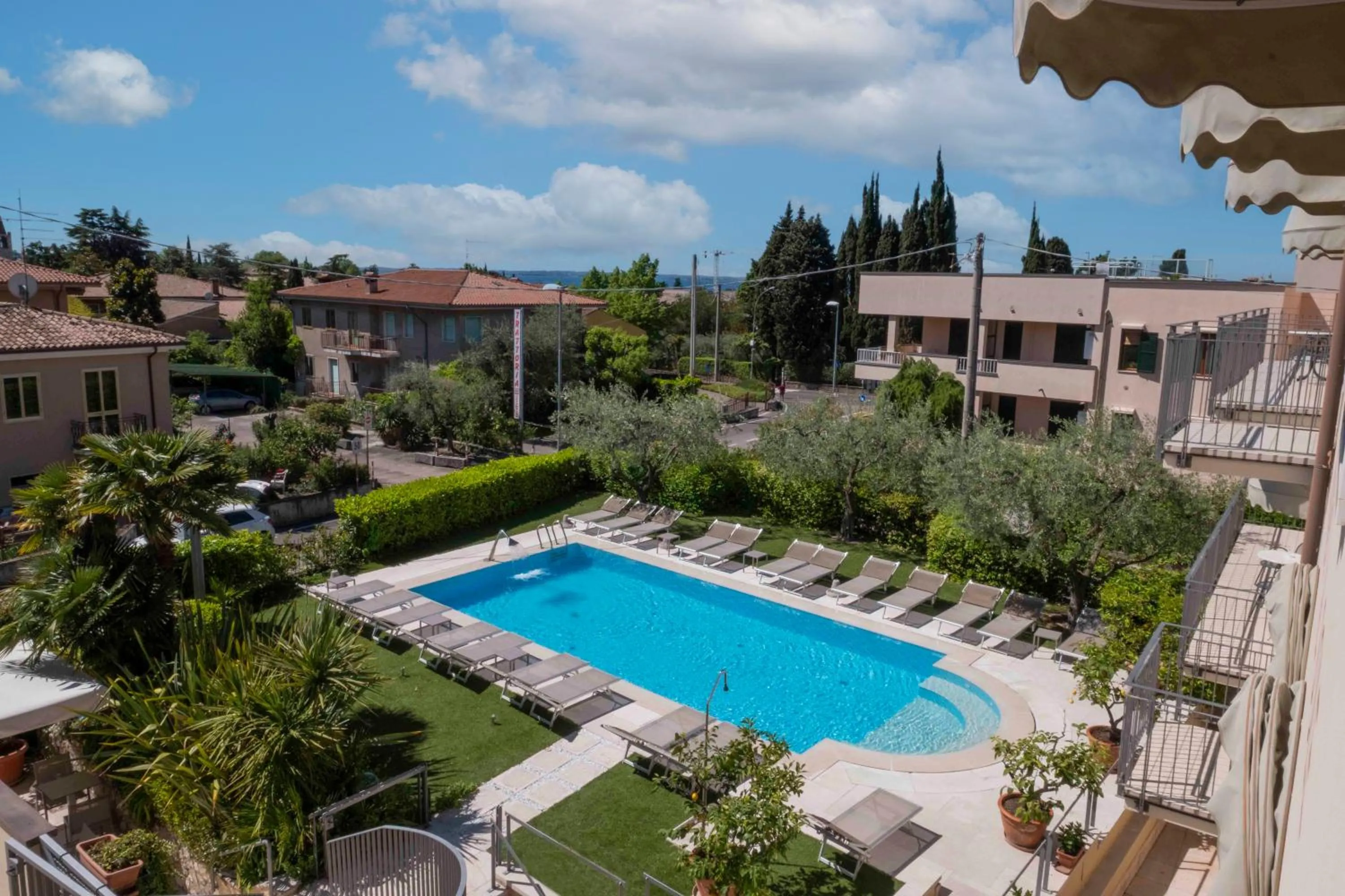 Swimming pool in Hotel Al Sole Bardolino