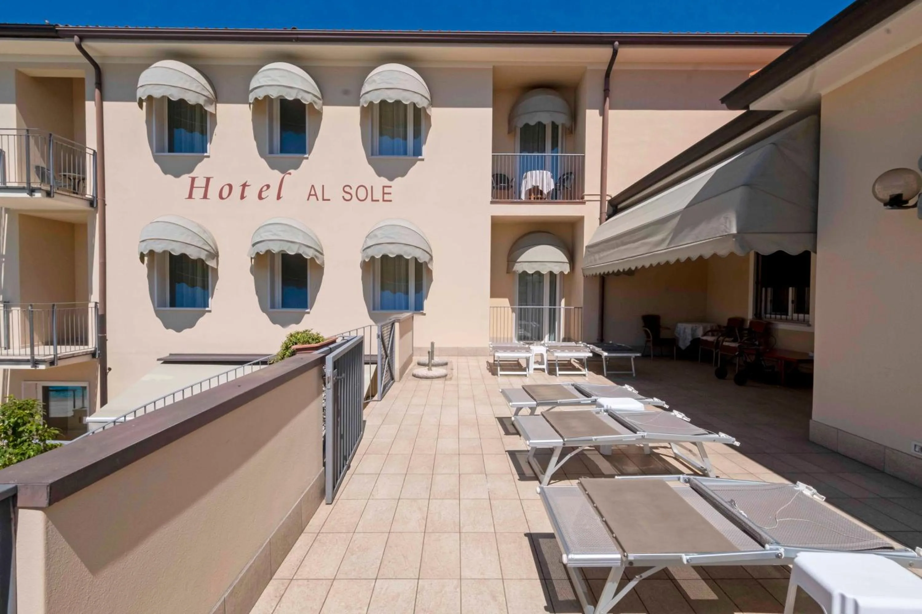 Property building in Hotel Al Sole Bardolino