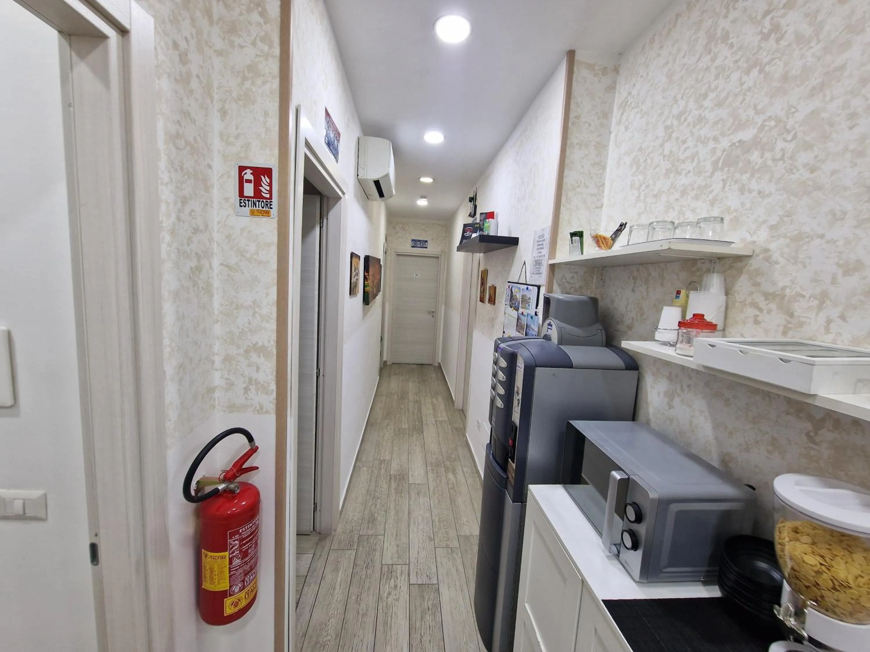 Facade/entrance in Napoli Relais