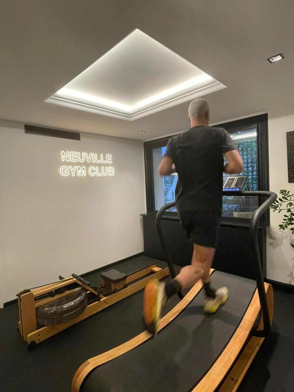 Fitness centre/facilities in Hotel de Neuville Arc de Triomphe