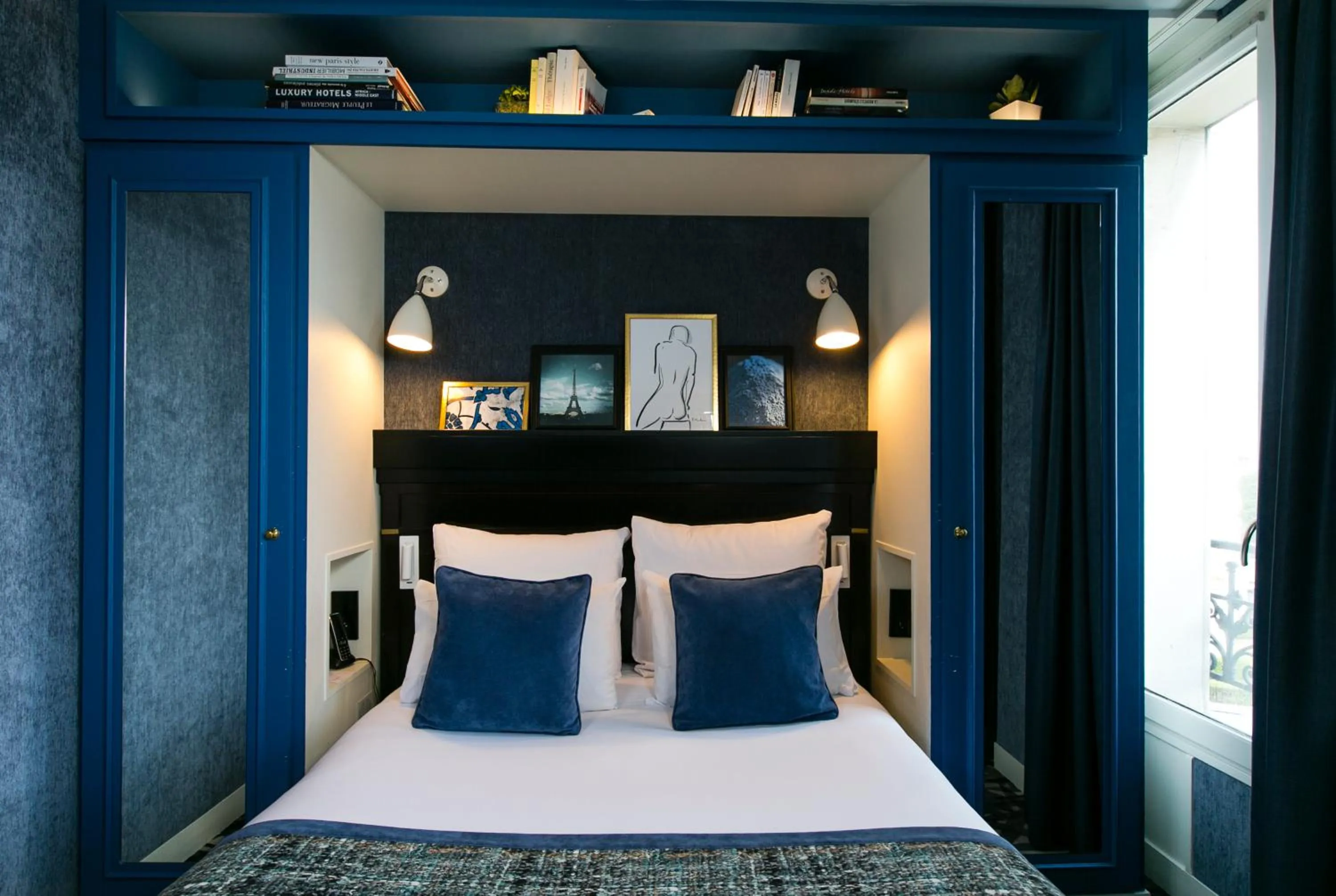 Bedroom, Bed in Hotel de Neuville Arc de Triomphe