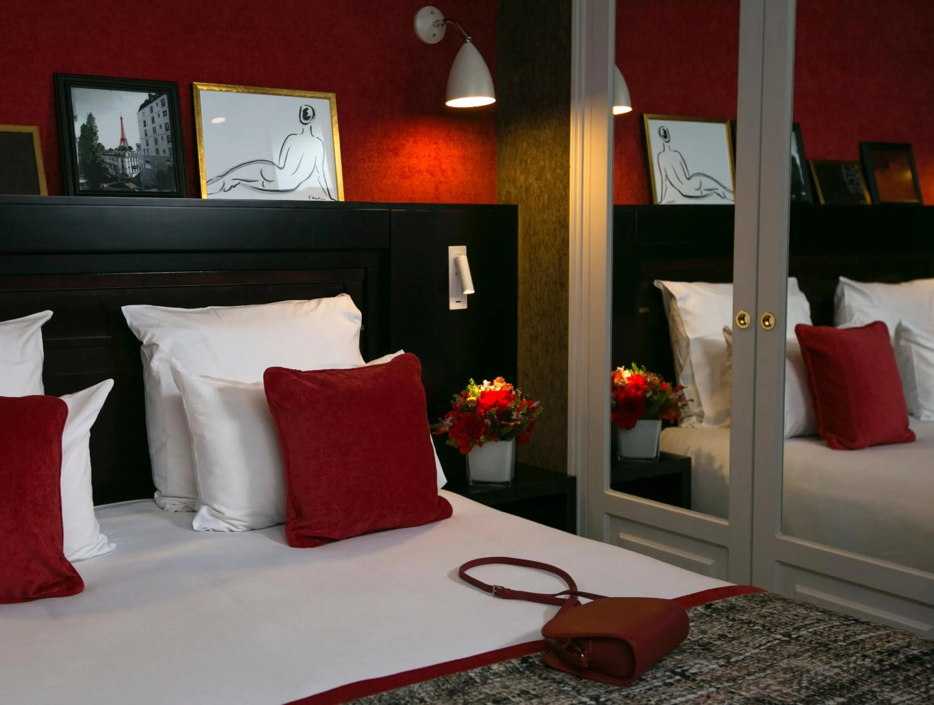 Bedroom, Bed in Hotel de Neuville Arc de Triomphe