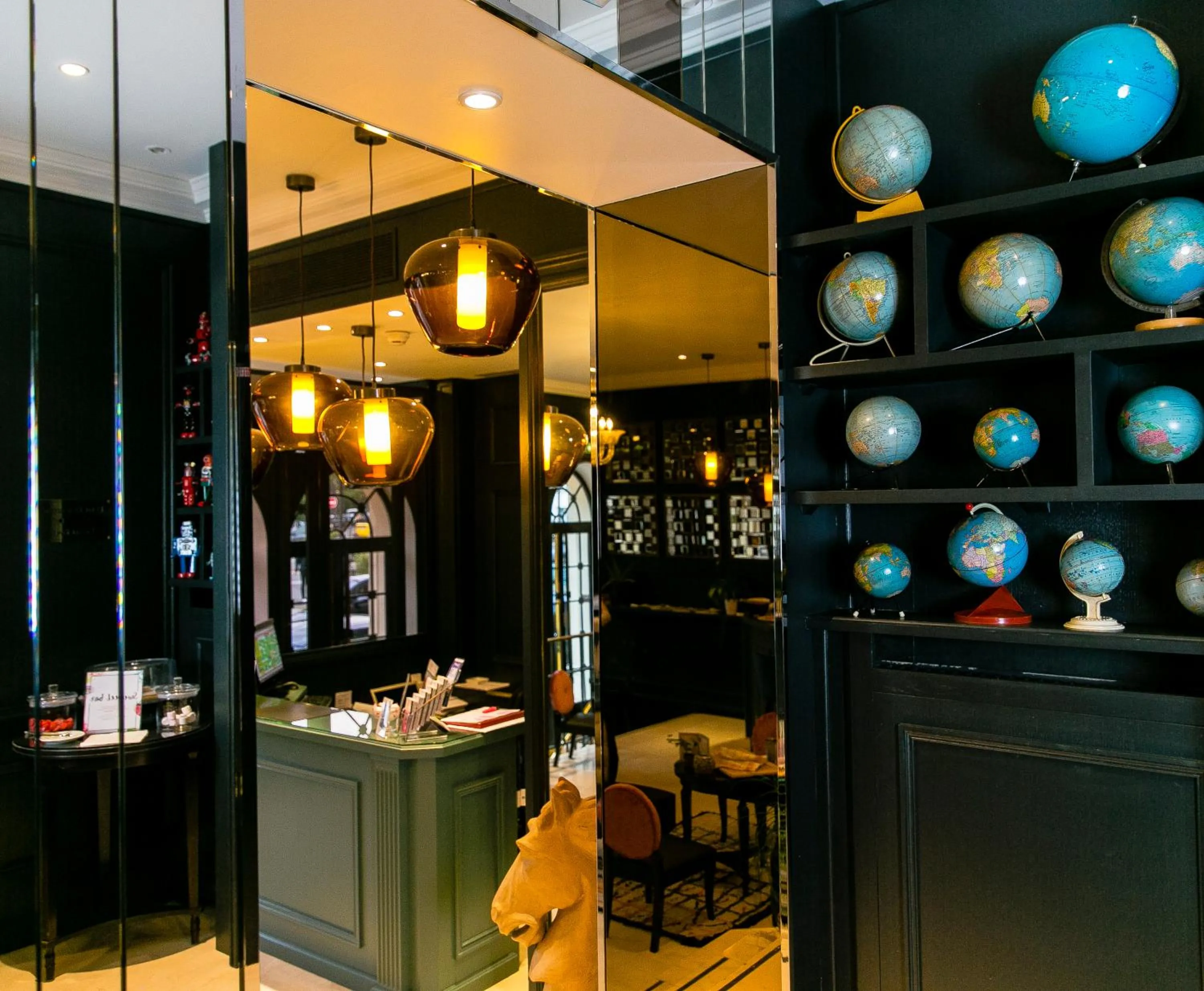 Lobby or reception in Hotel de Neuville Arc de Triomphe