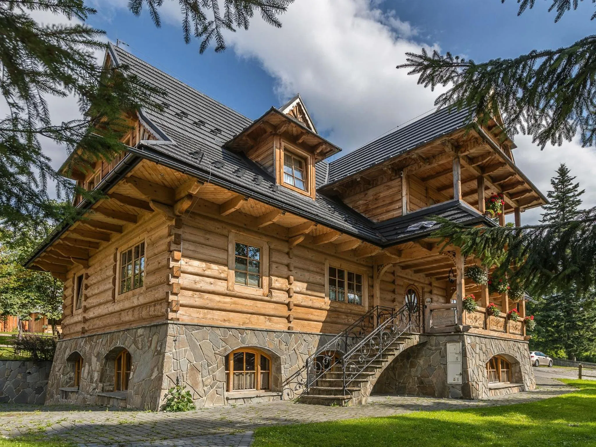 Facade/entrance in Willa Jedlicka