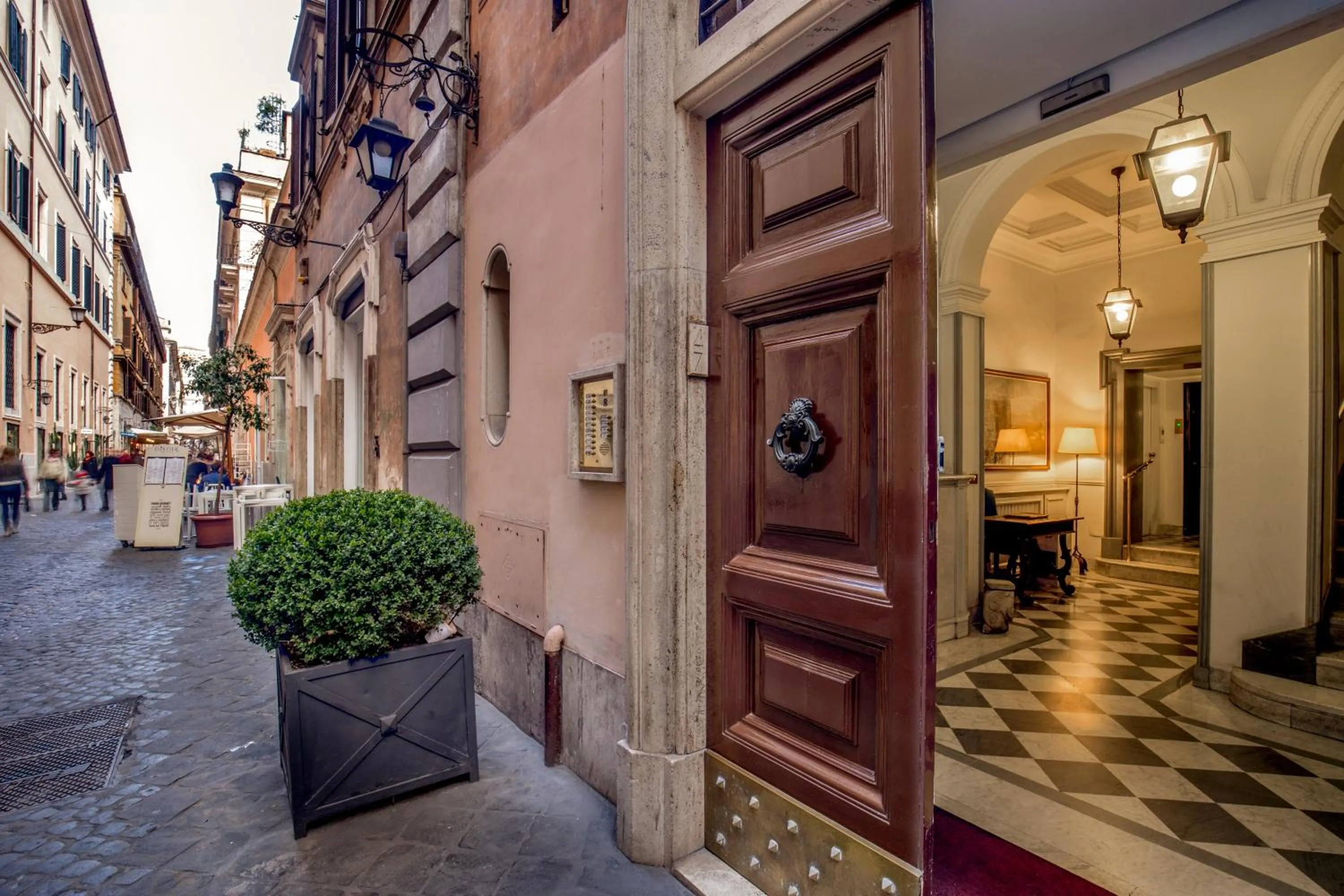 Property building in Borgognona Rooms