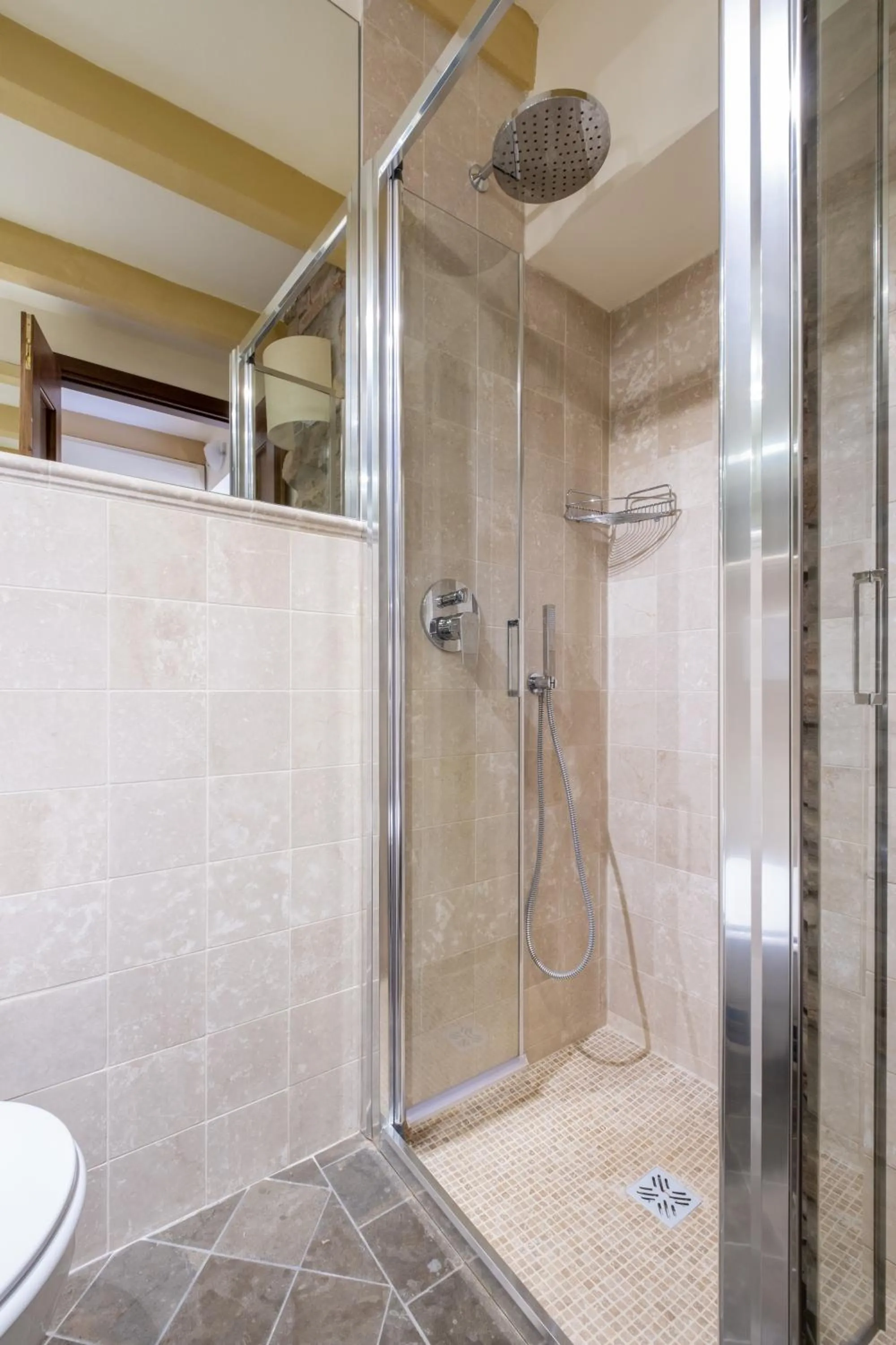Shower in BolognaRoomscom - La Quercia