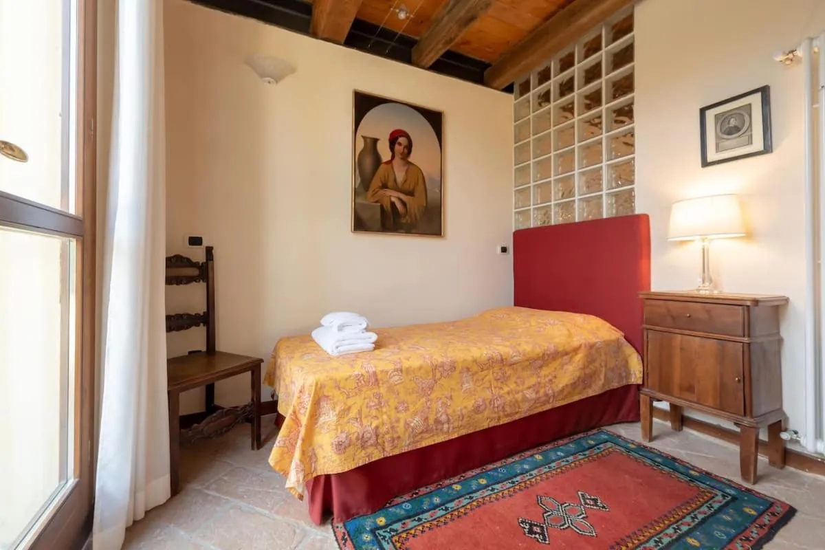 Bed in BolognaRoomscom - La Quercia