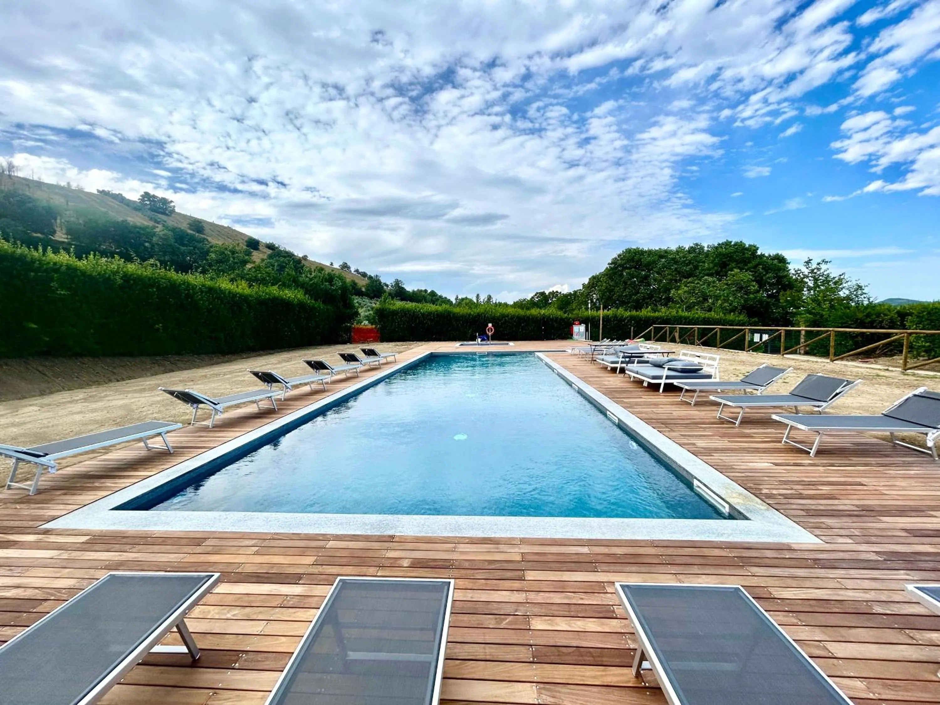 Swimming pool in BolognaRoomscom - La Quercia