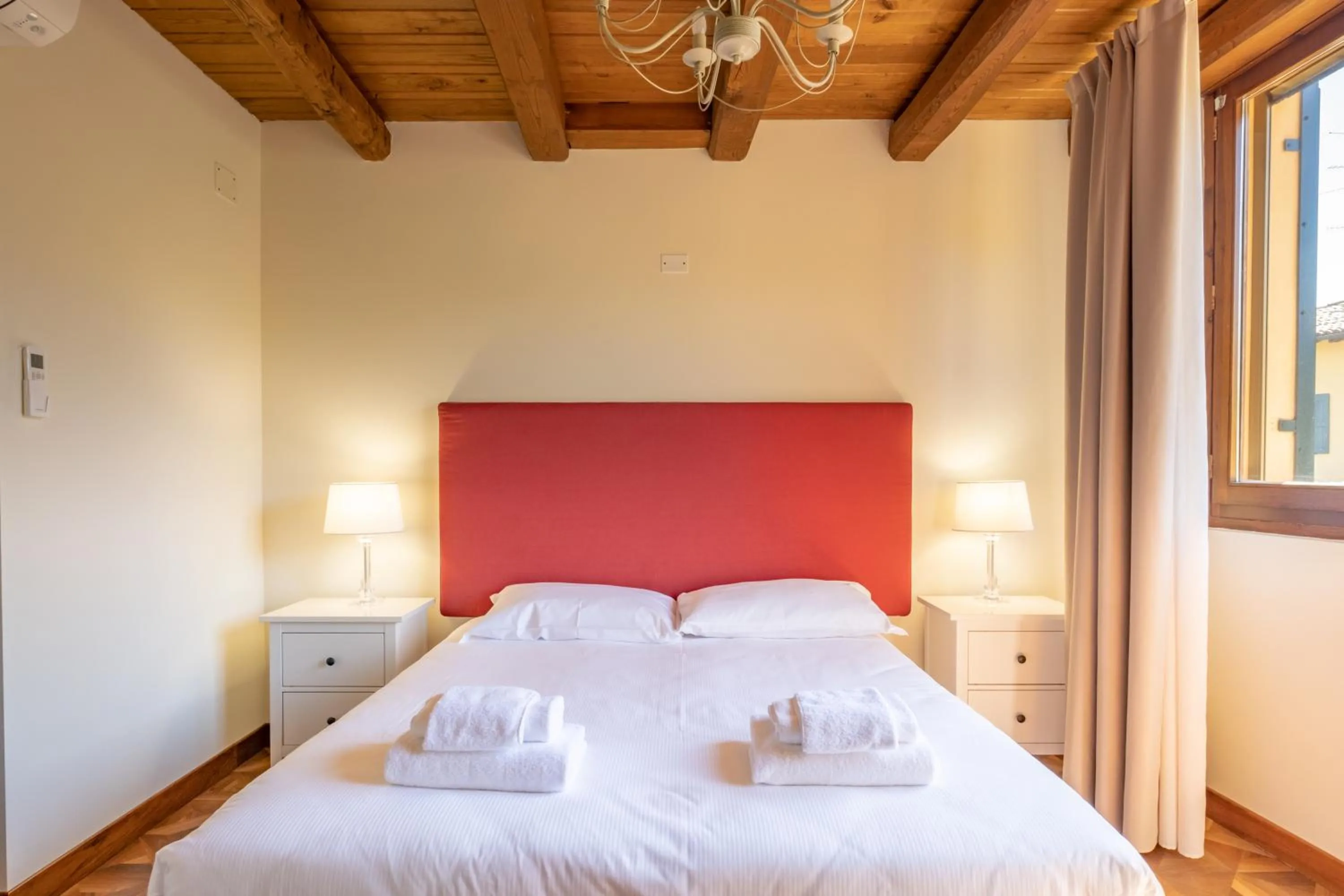 Bed in BolognaRoomscom - La Quercia