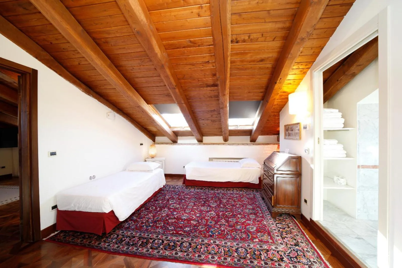 Bed in BolognaRoomscom - La Quercia