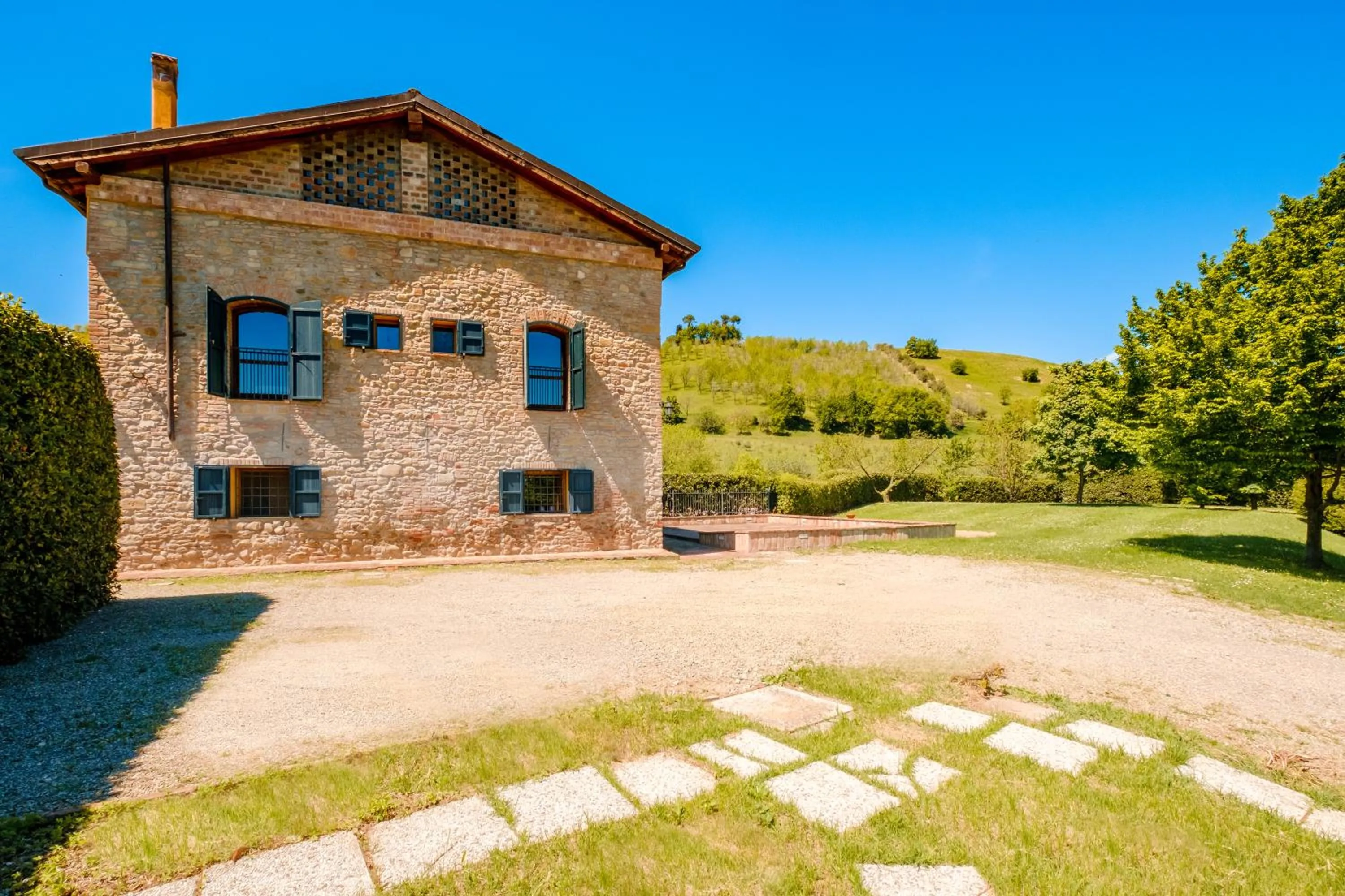 Property building in BolognaRoomscom - La Quercia