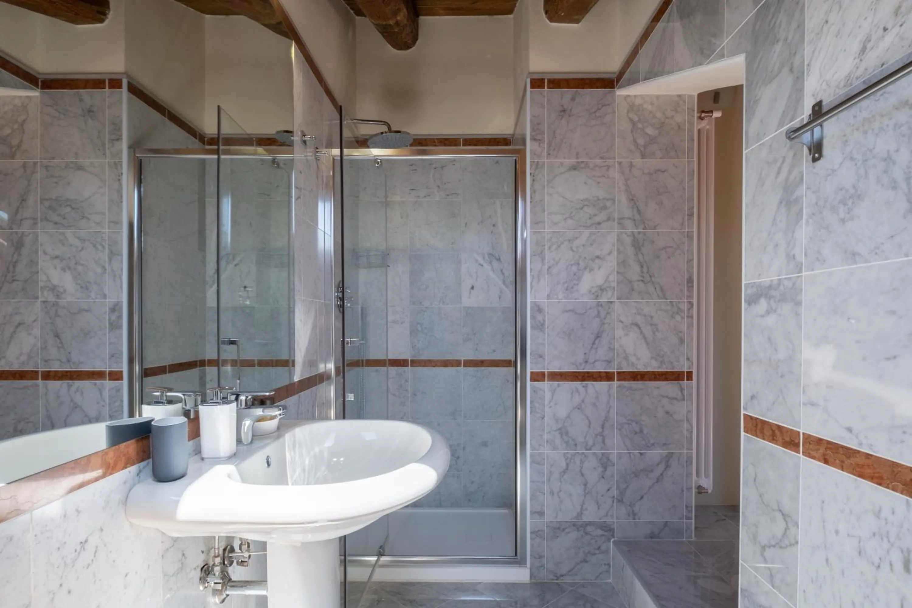 Toilet in BolognaRoomscom - La Quercia