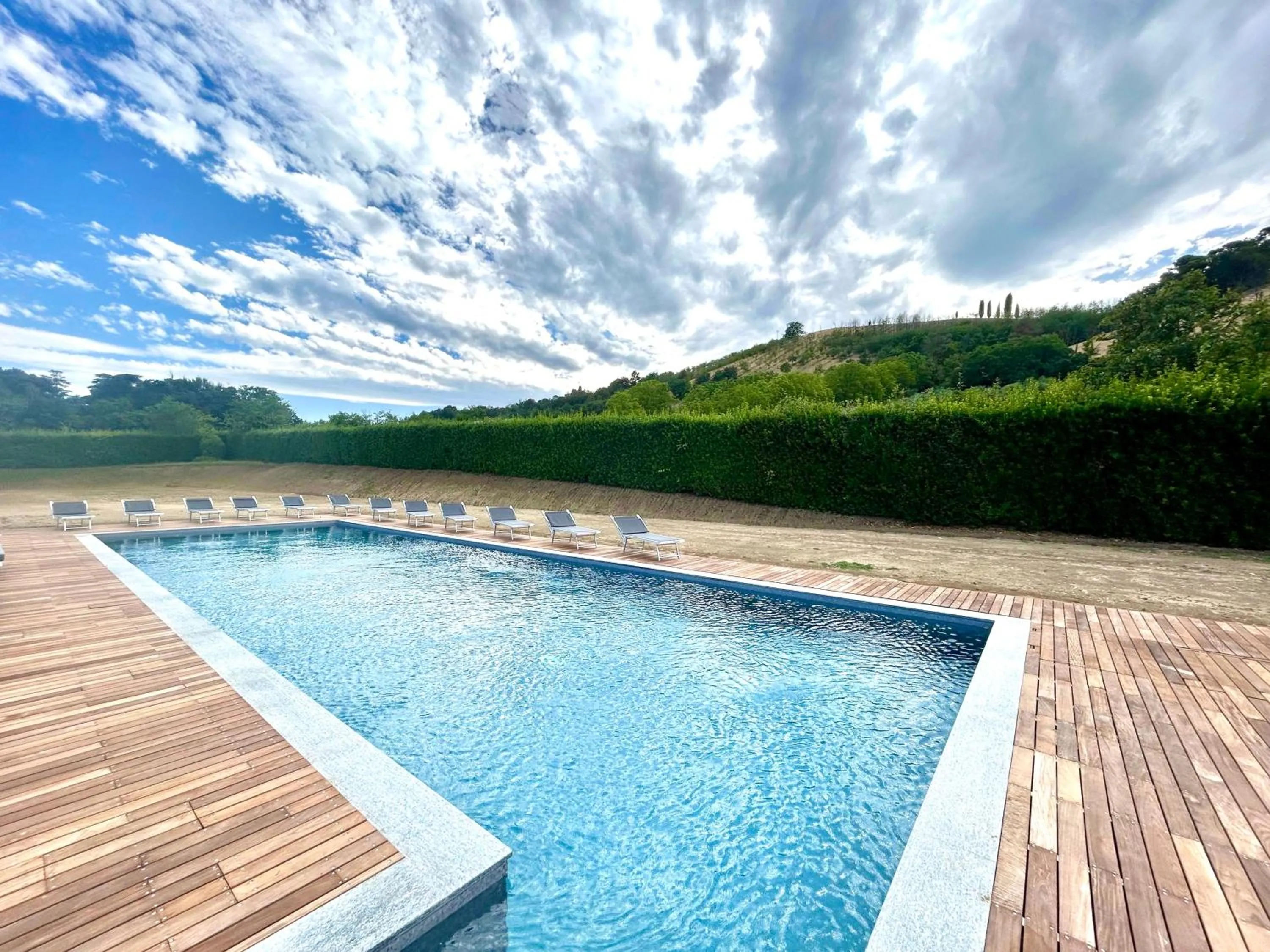 Swimming pool in BolognaRoomscom - La Quercia