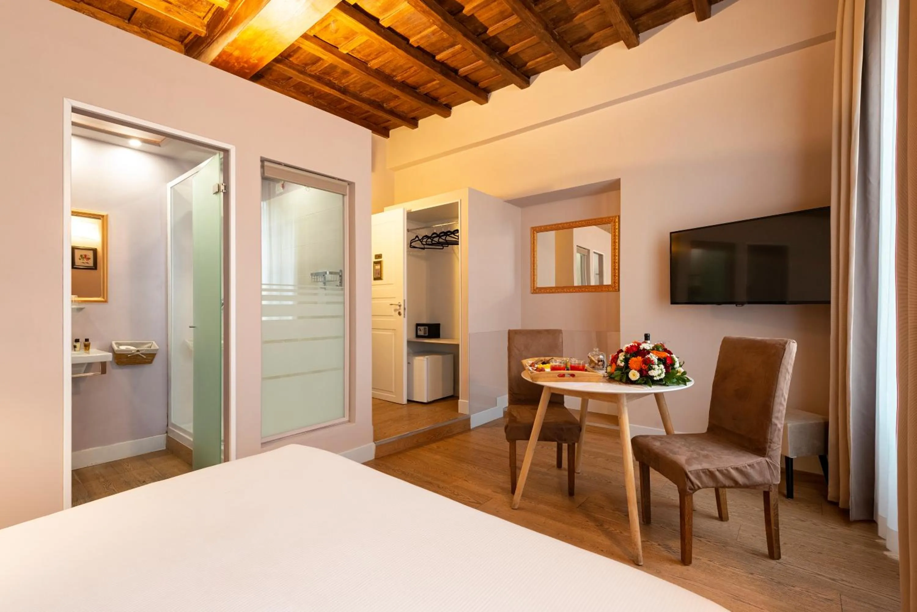 wardrobe, Bed in Le Suite del Barone