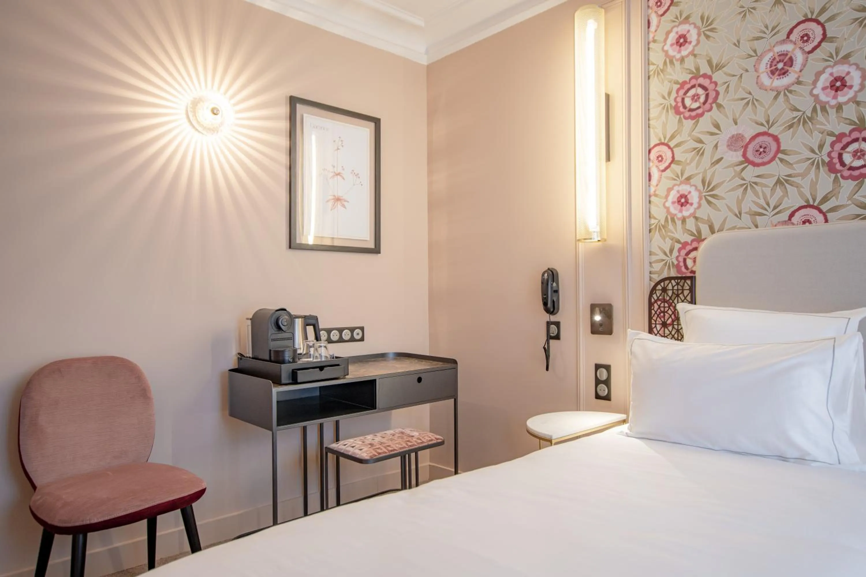 Bed in ELSA, Hôtel Paris