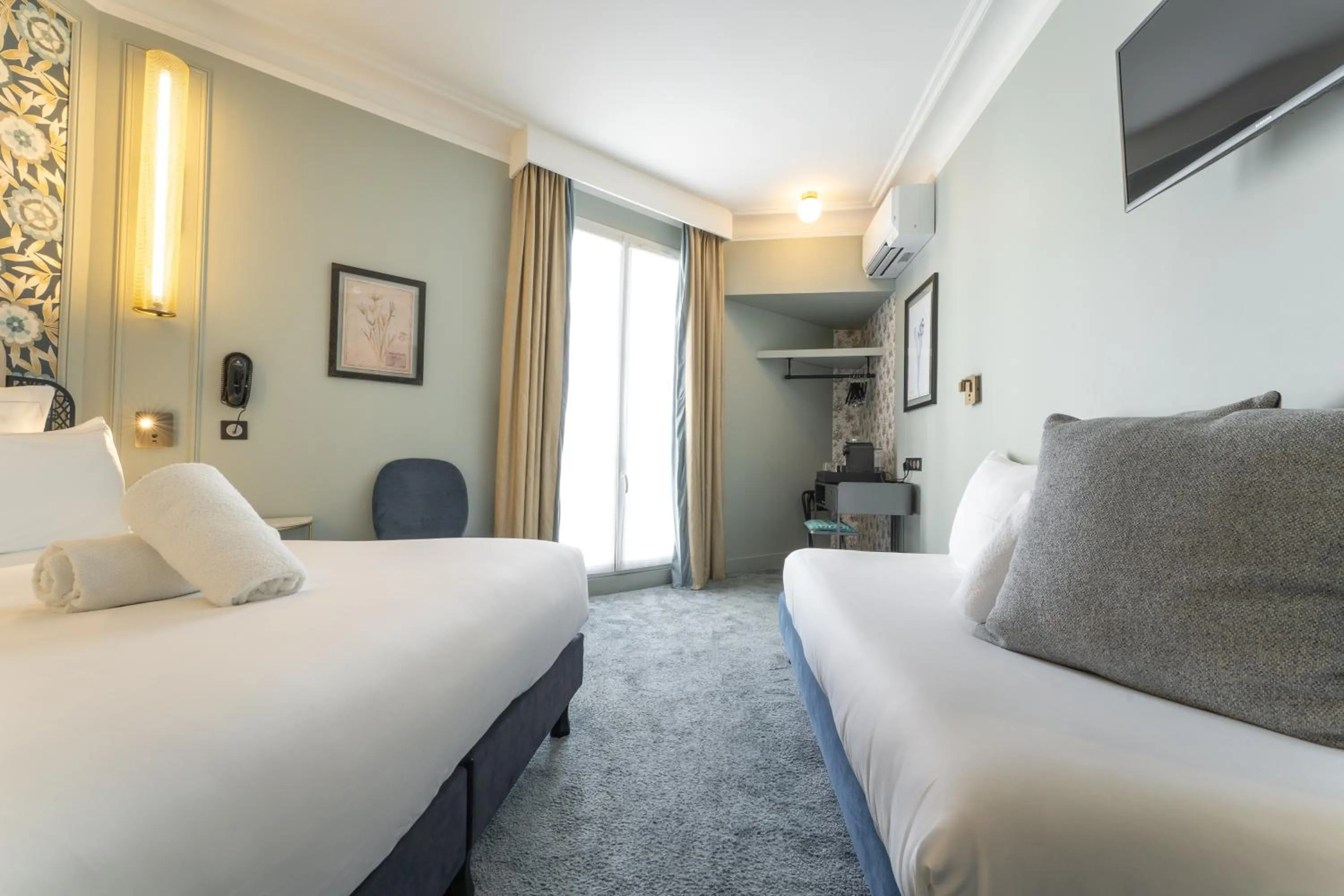 Bed in ELSA, Hôtel Paris