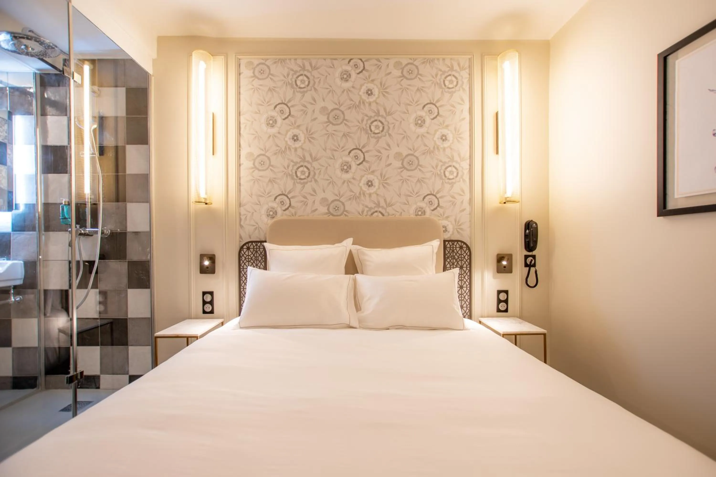 Bed in ELSA, Hôtel Paris