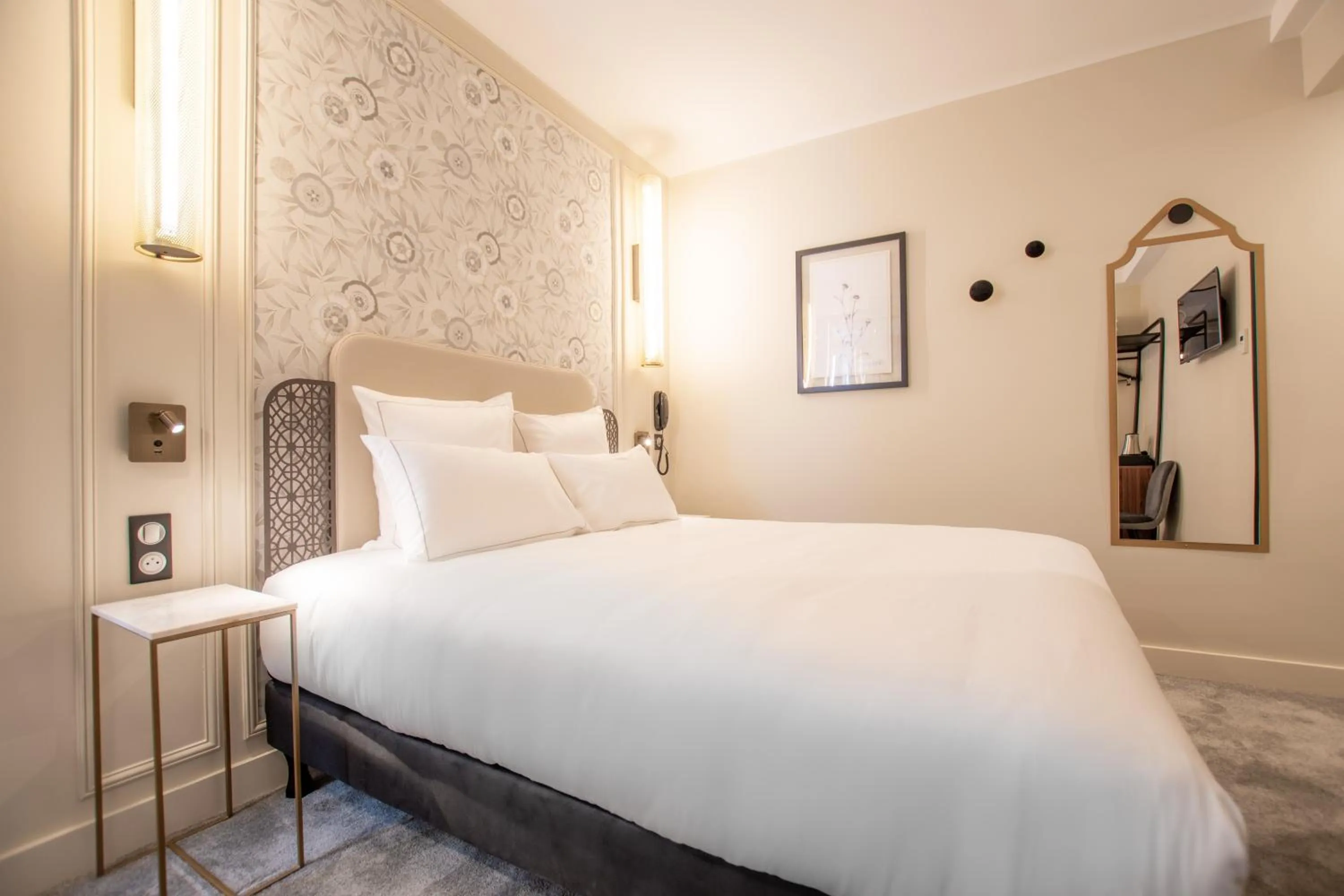 Bed in ELSA, Hôtel Paris