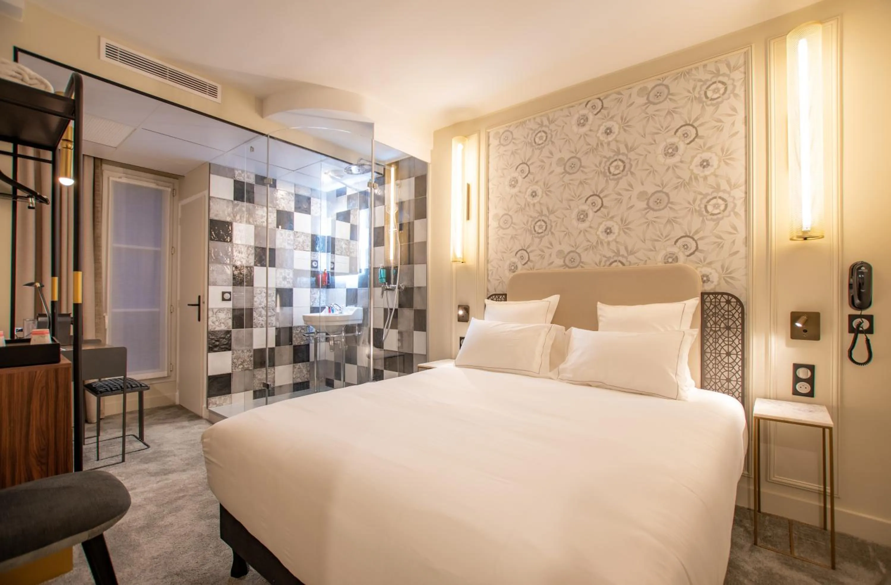 Bed in ELSA, Hôtel Paris