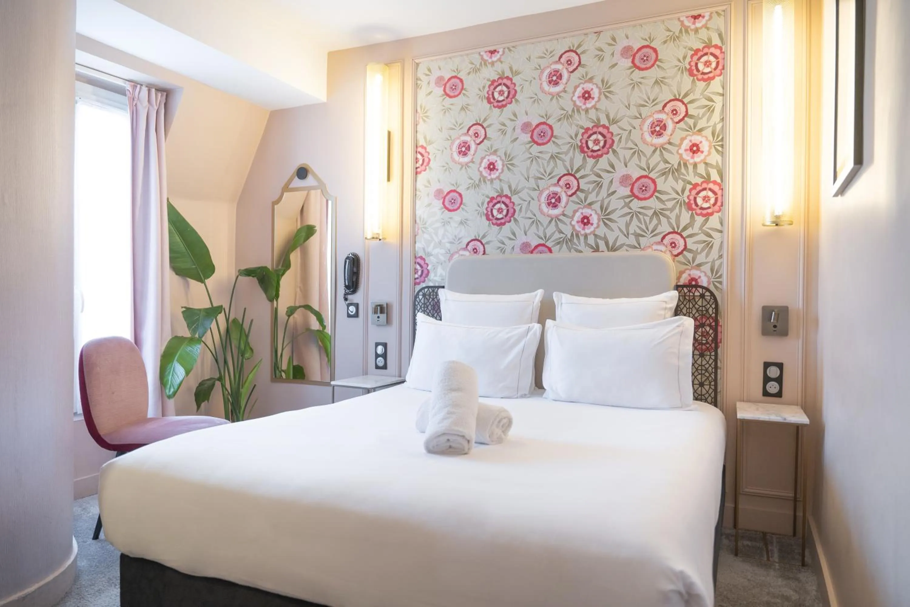 Bed in ELSA, Hôtel Paris