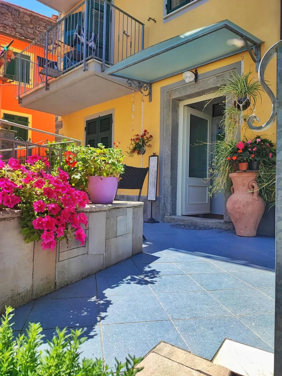 Property building in Pietra Di Mare