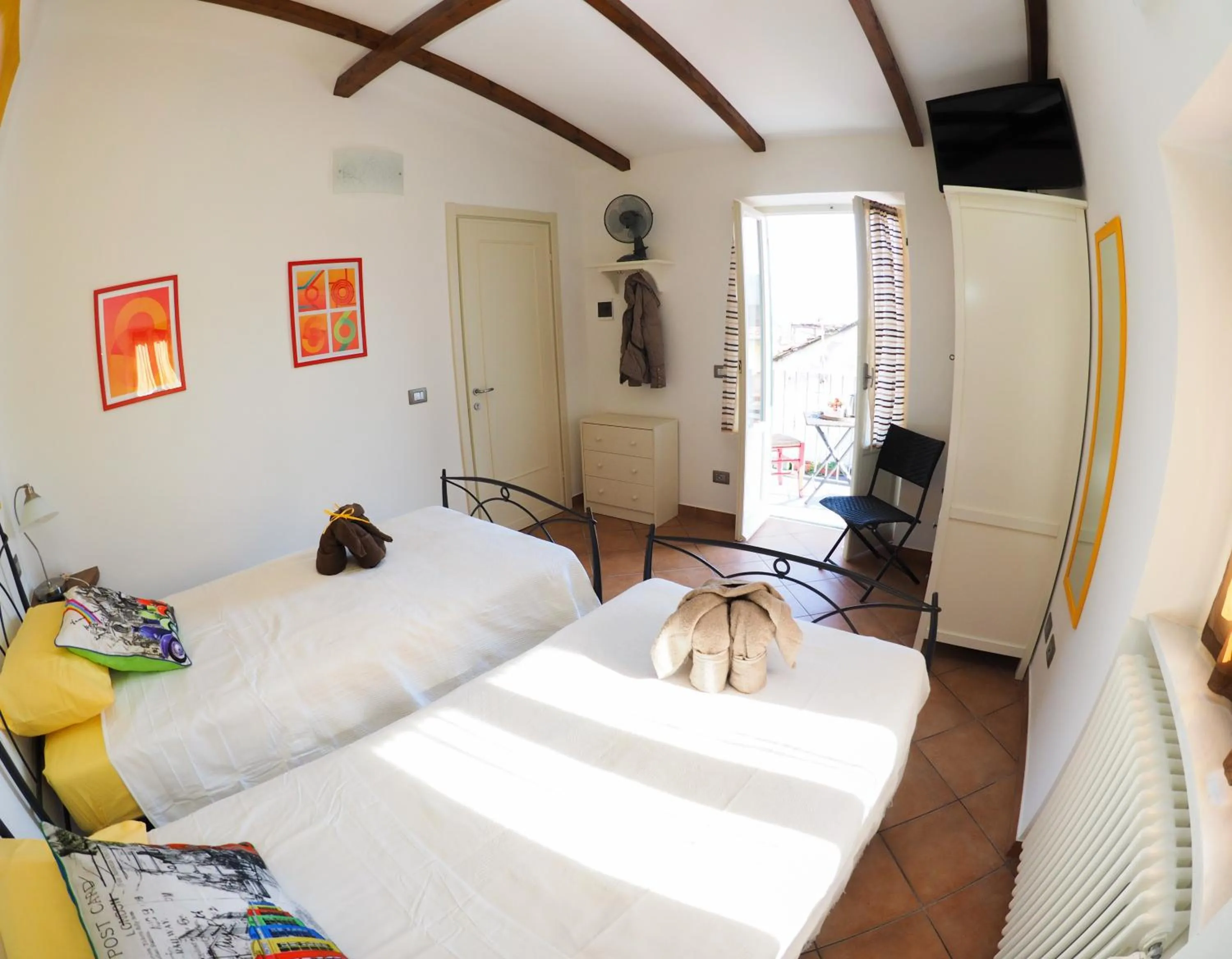 Photo of the whole room, Bed in Pietra Di Mare