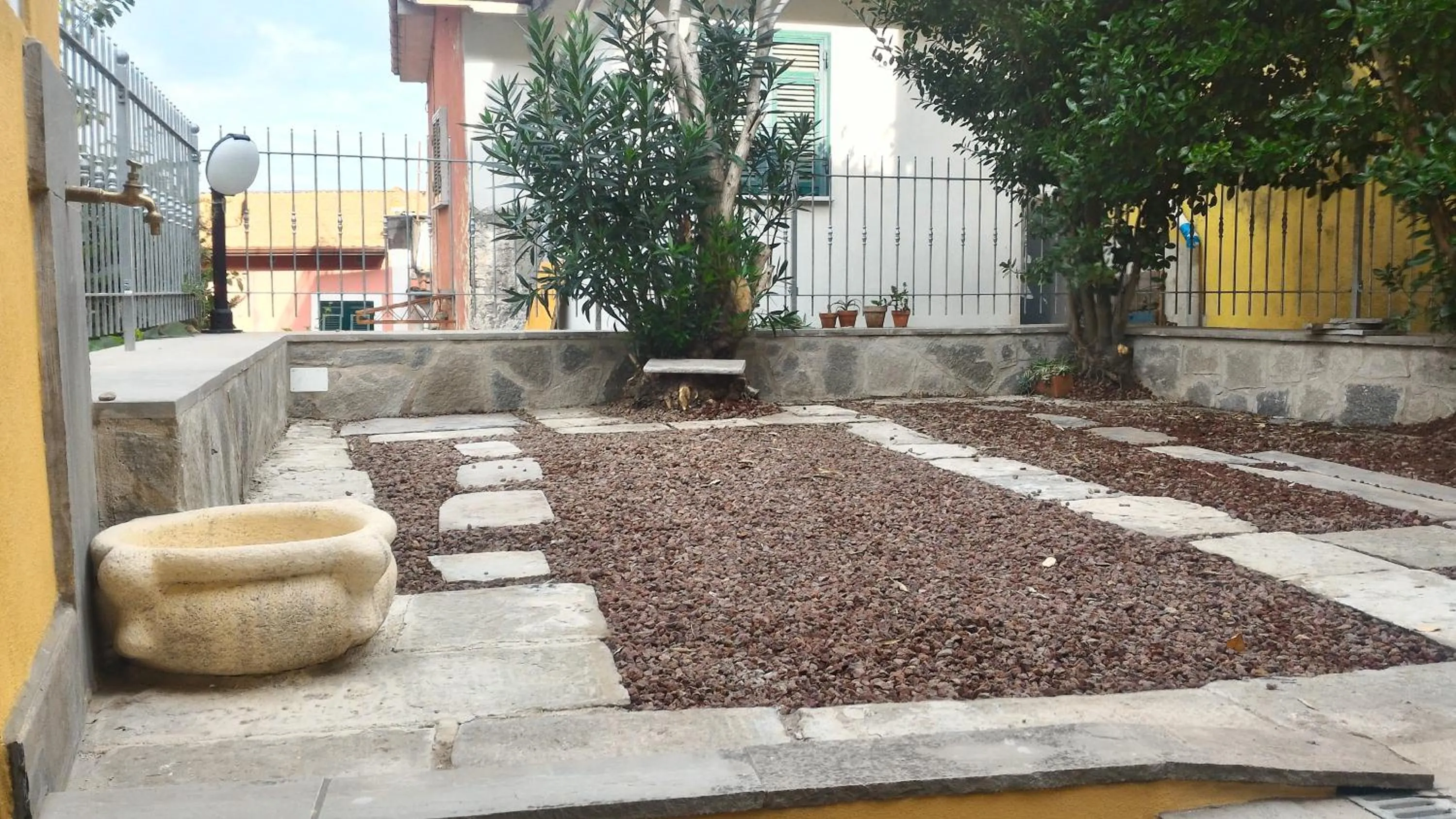 Garden in Pietra Di Mare