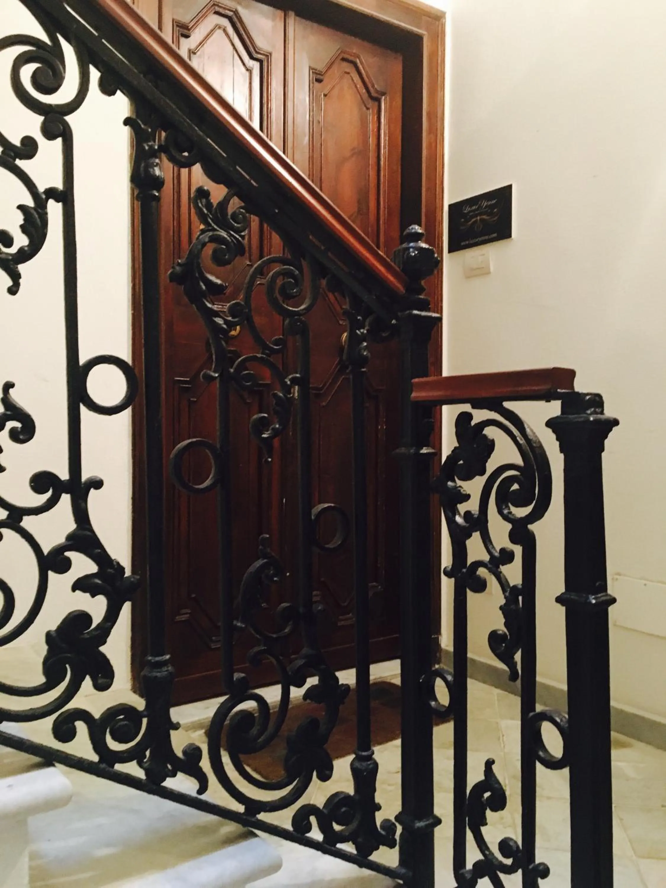 Facade/entrance in LuxurYenne