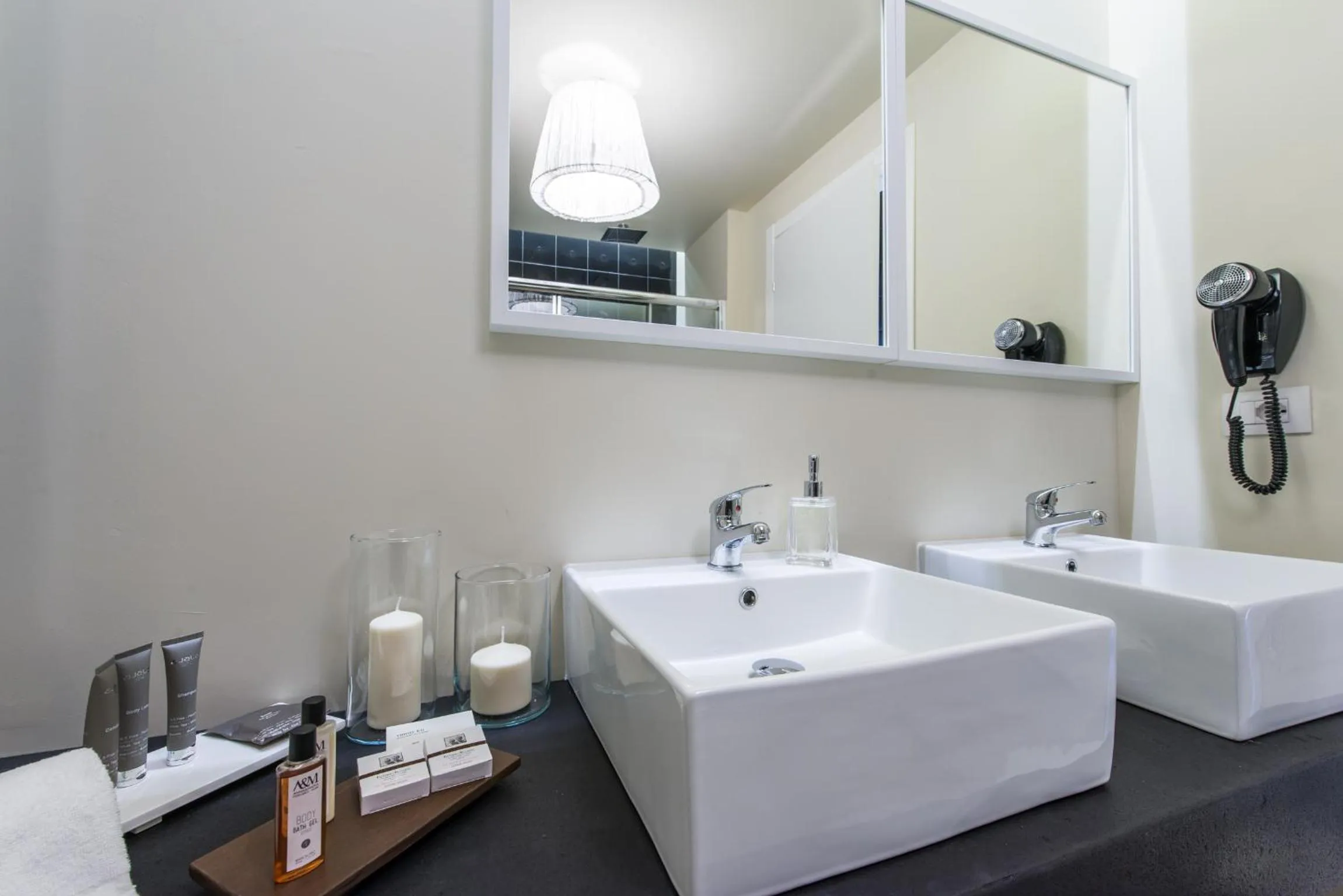 Bathroom in LuxurYenne