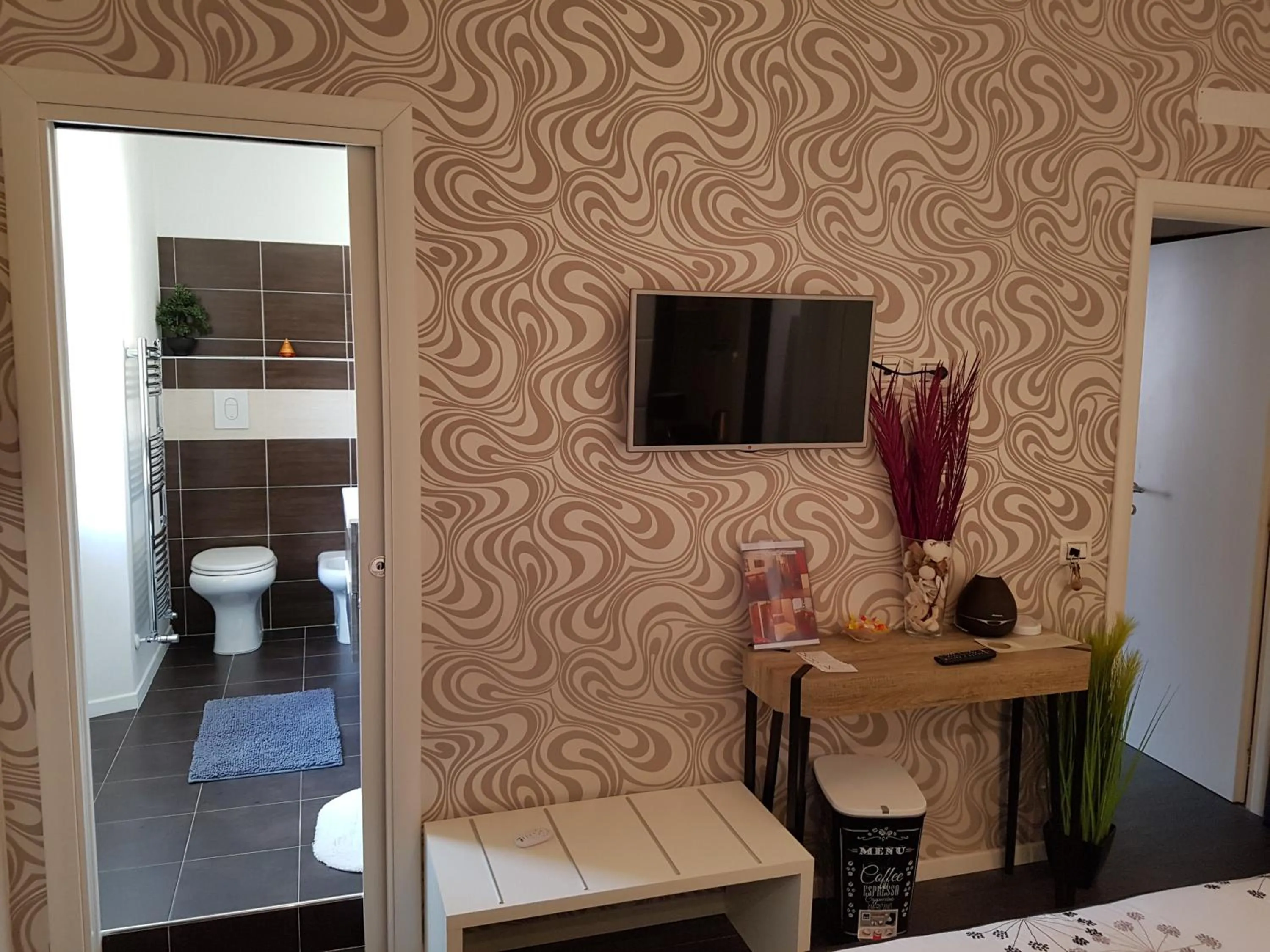 TV/Entertainment Center in Voyage Privè Deluxe