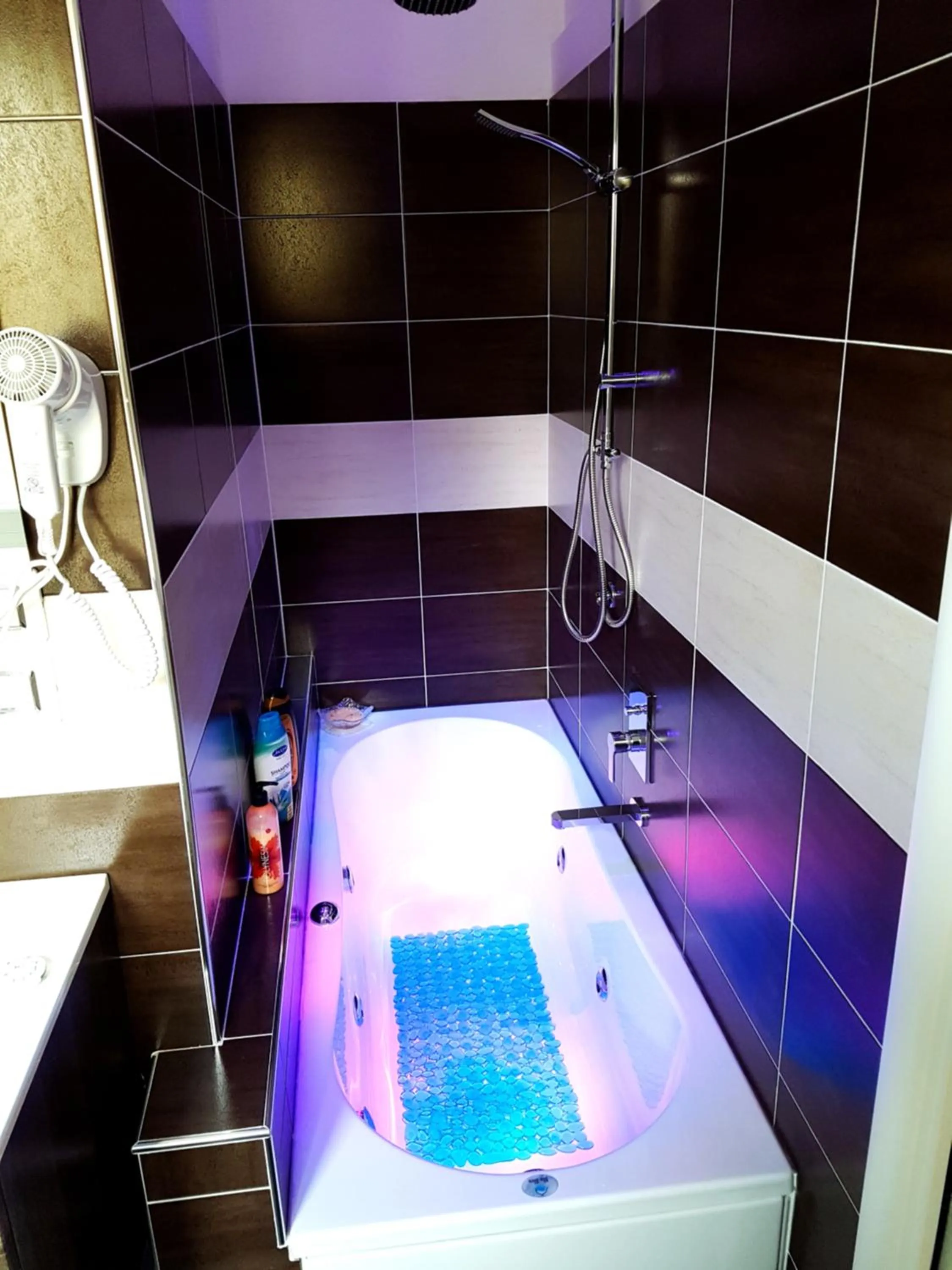 Hot Tub in Voyage Privè Deluxe