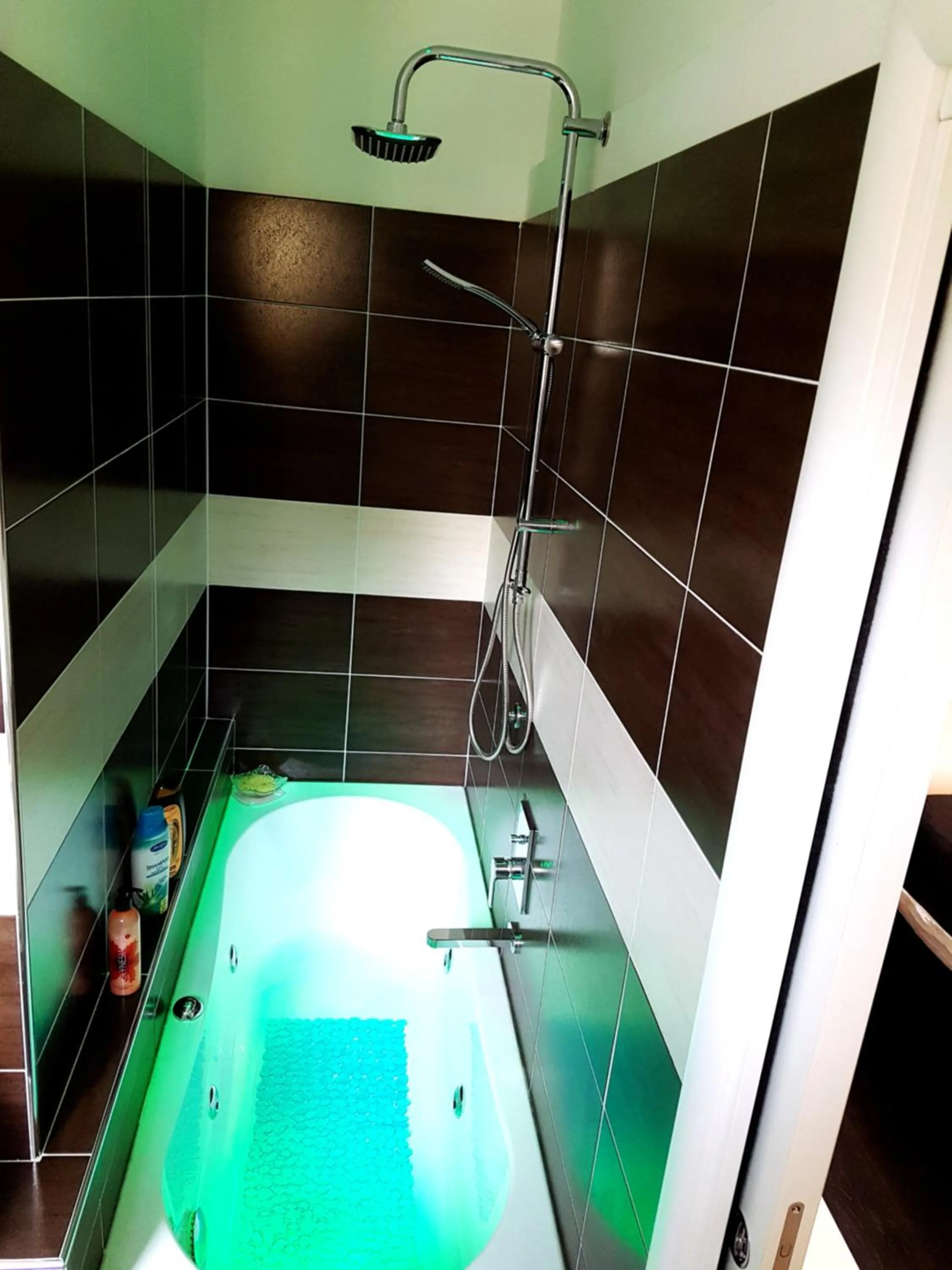 Hot Tub, Swimming Pool in Voyage Privè Deluxe