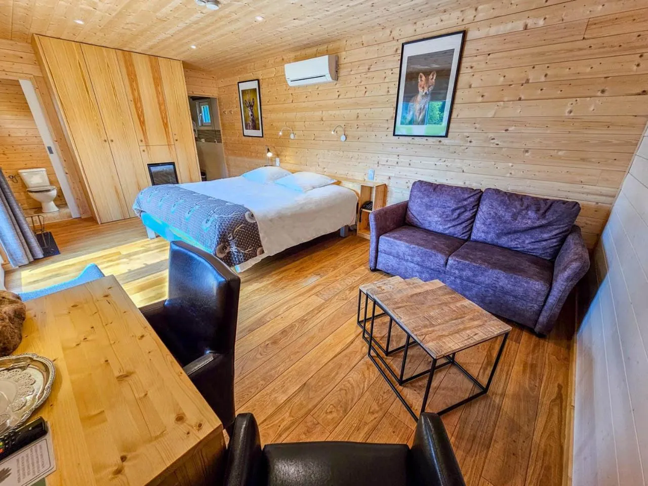 Bed in Logis Hôtel Le Menobu