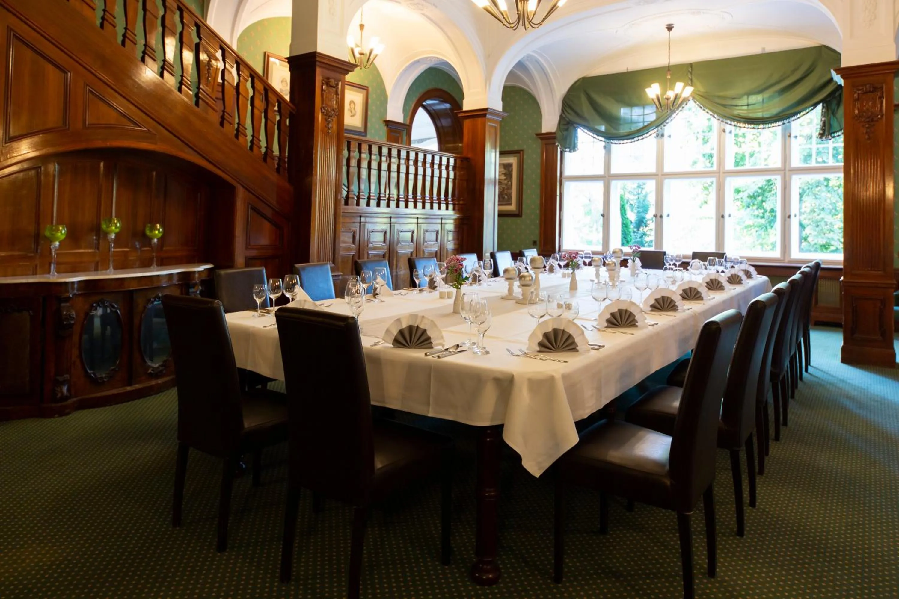 Restaurant/places to eat in Schlosshotel Villa Westerberge