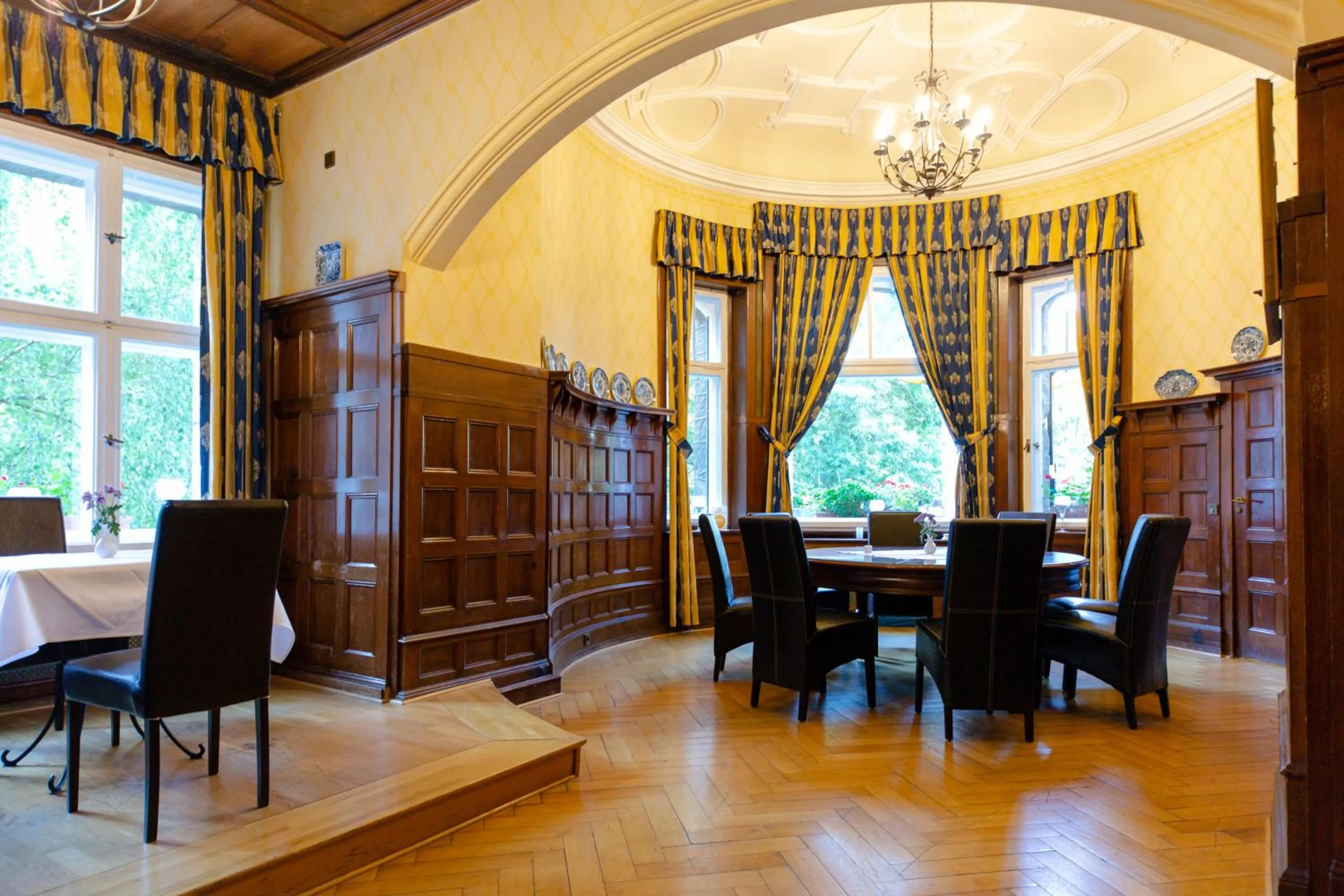 Restaurant/places to eat in Schlosshotel Villa Westerberge