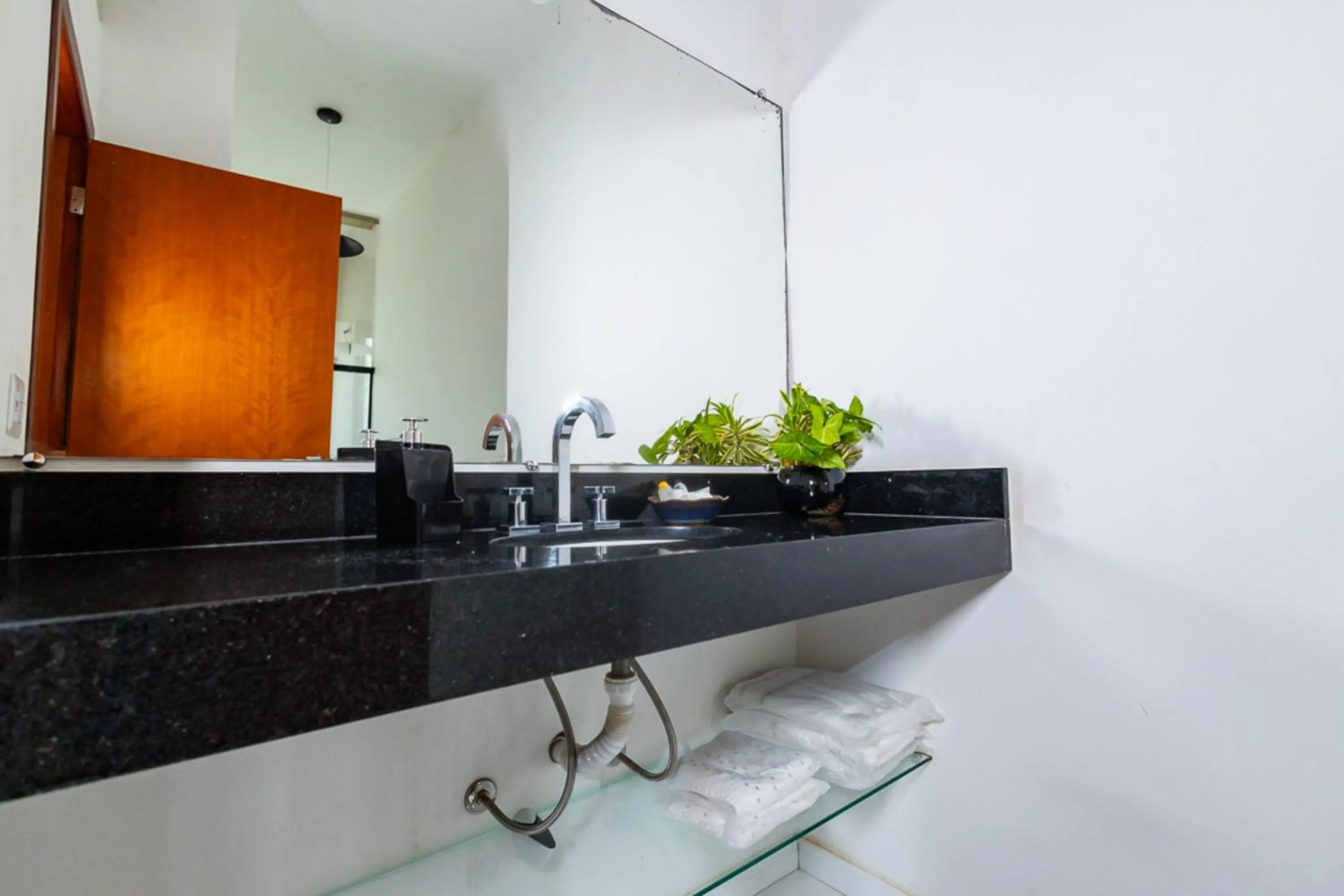 Bathroom in Putini Pousada e Hotel by OYO